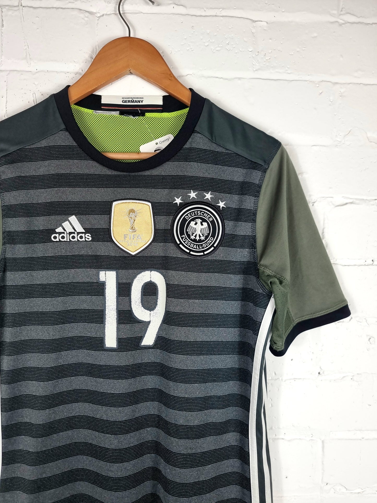 Adidas Germany 2015/16 'Gotze 19' Away Shirt Small