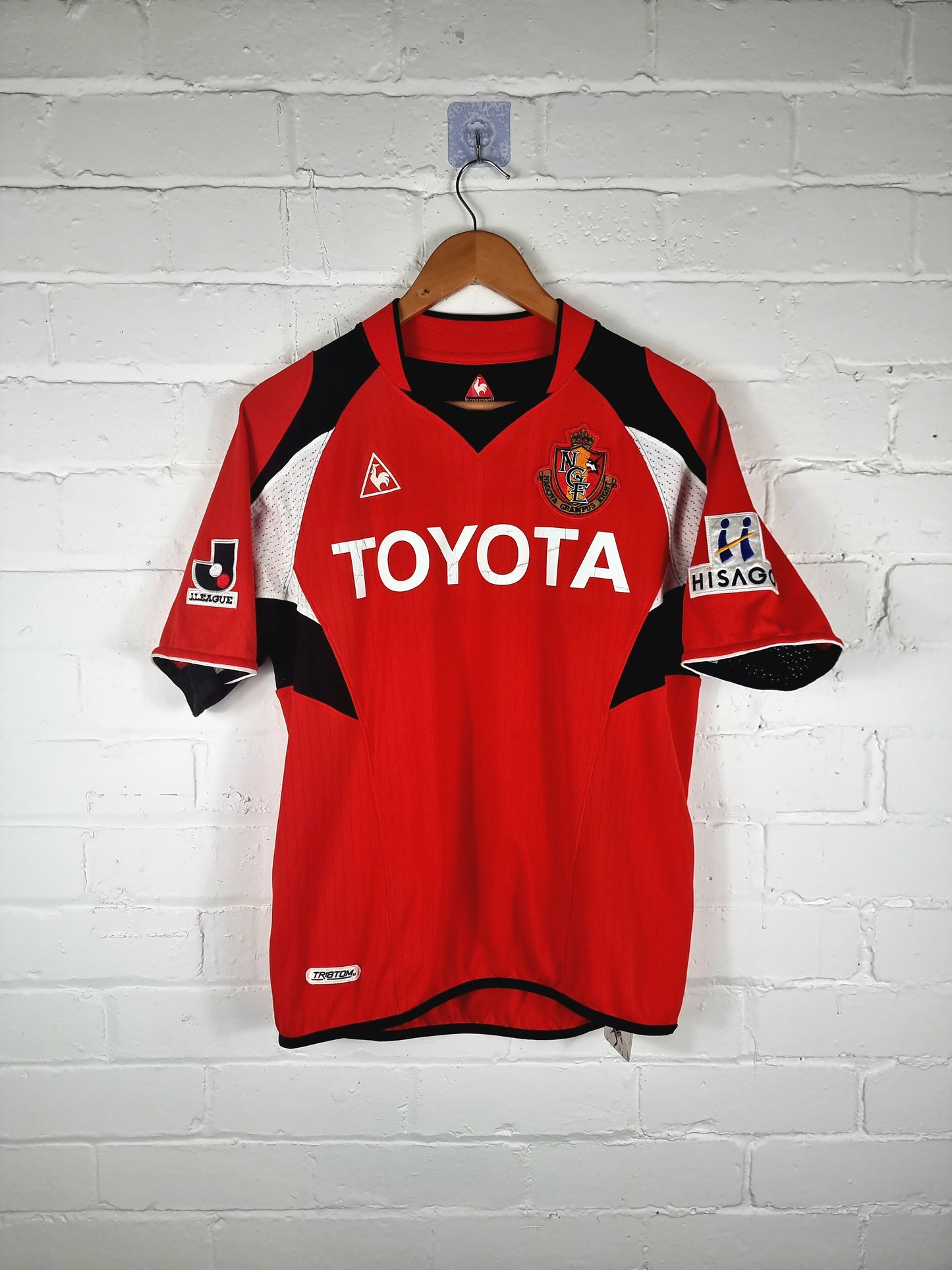 Le Coq Sportif Nagoya Grampus Eight 2005/07 Home Shirt Medium