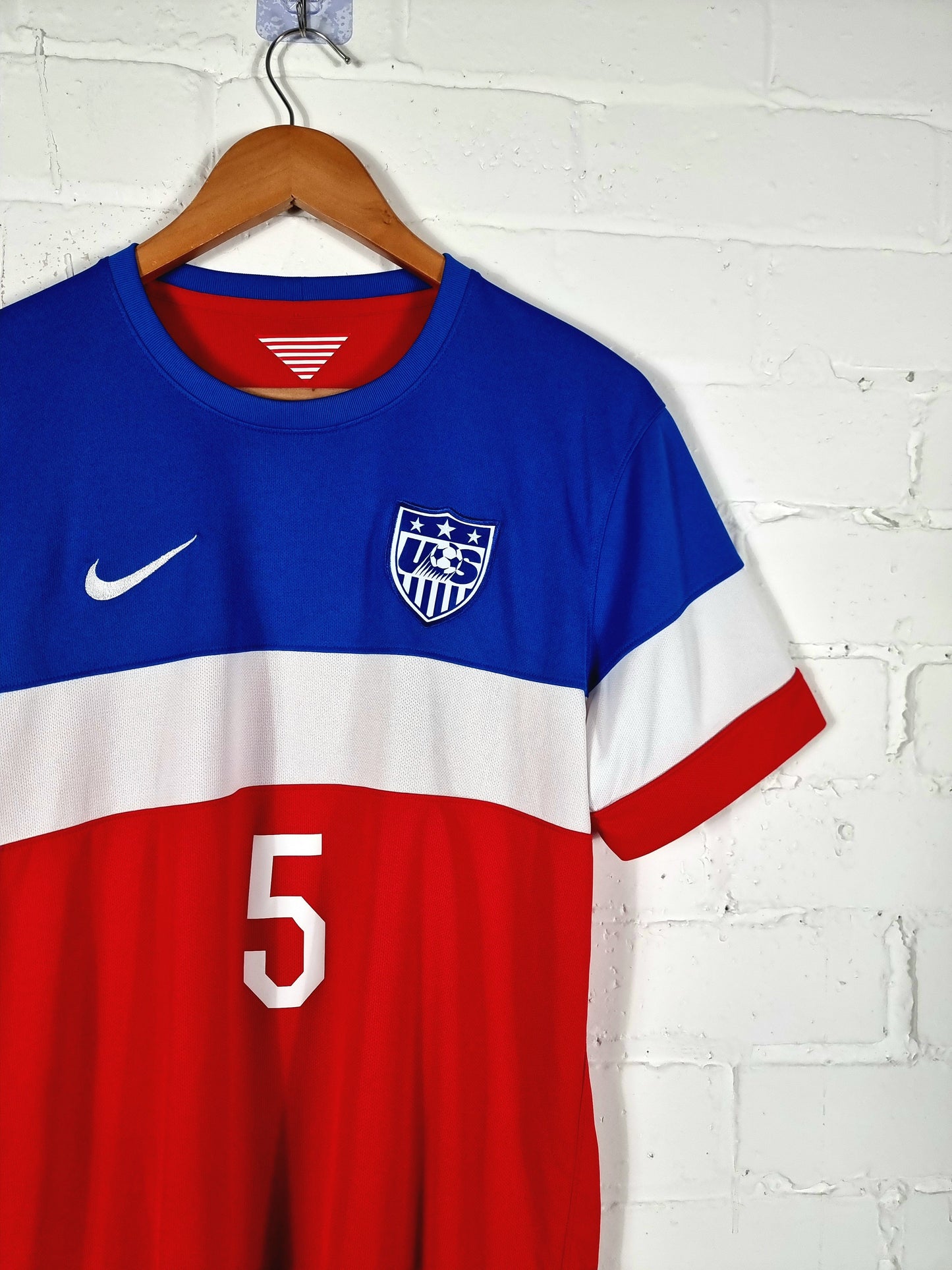 Nike USA 2014/15 'Besler 5' Away Shirt Medium