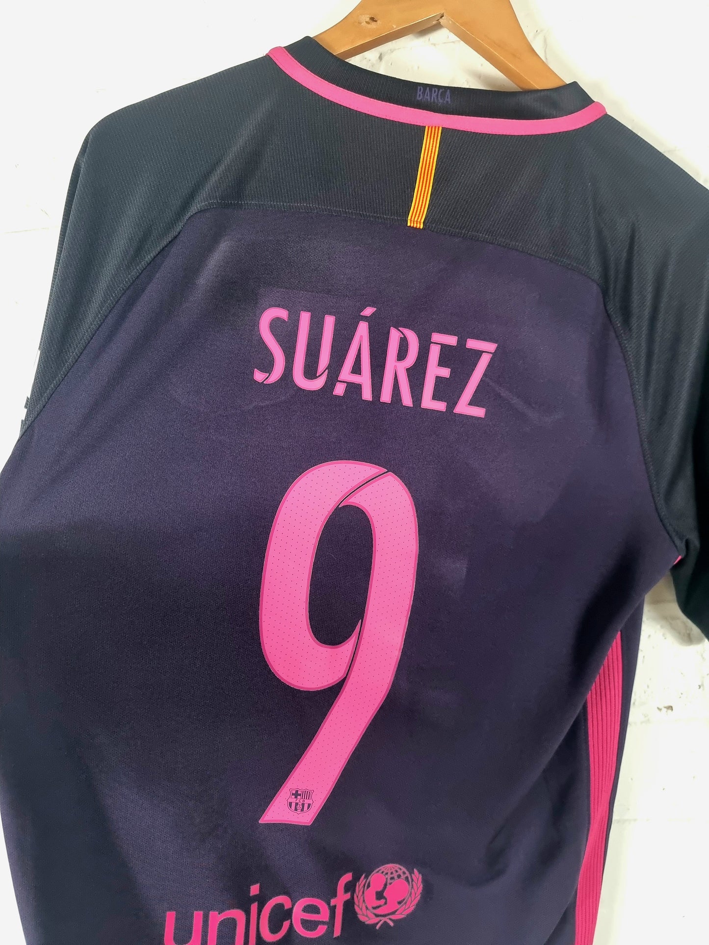 Nike Barcelona 2016/17 'Suarez 9' Away Shirt Medium