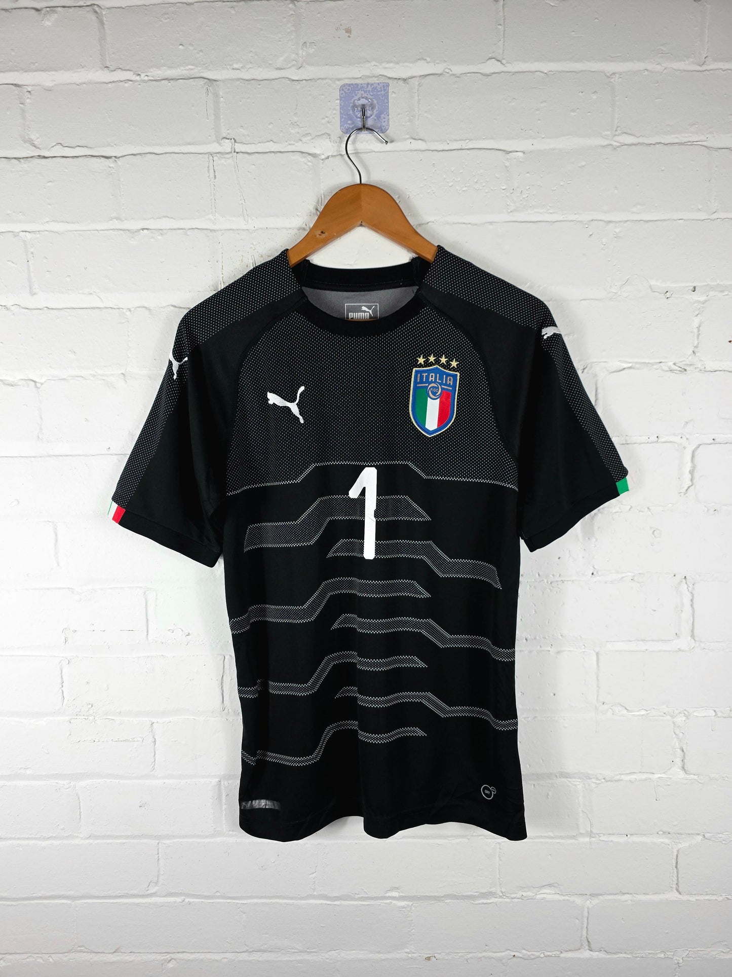 Puma Italy 2018/19 'Buffon 1' Goalkeeper Shirt Small