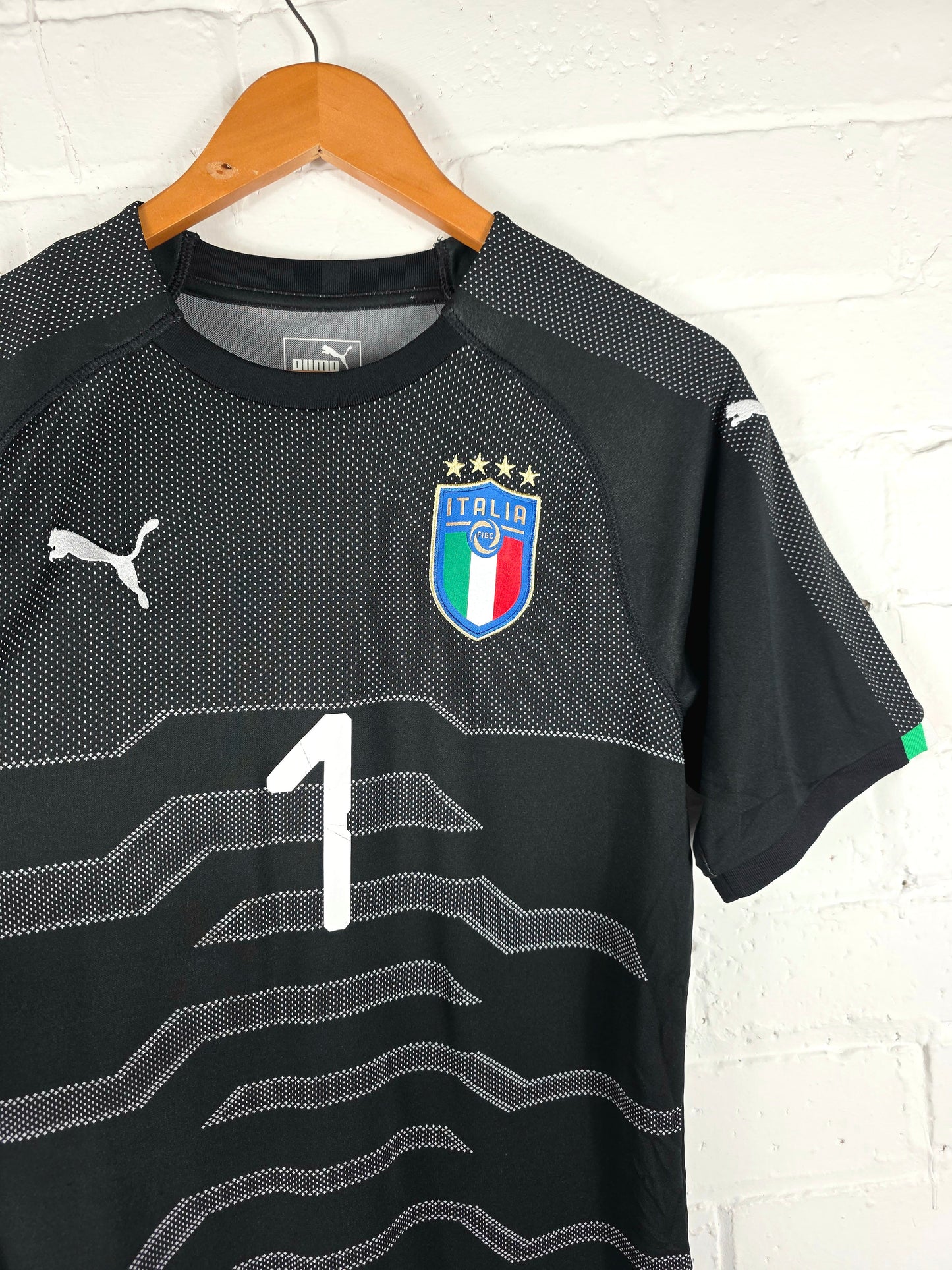 Puma Italy 2018/19 'Buffon 1' Goalkeeper Shirt Small