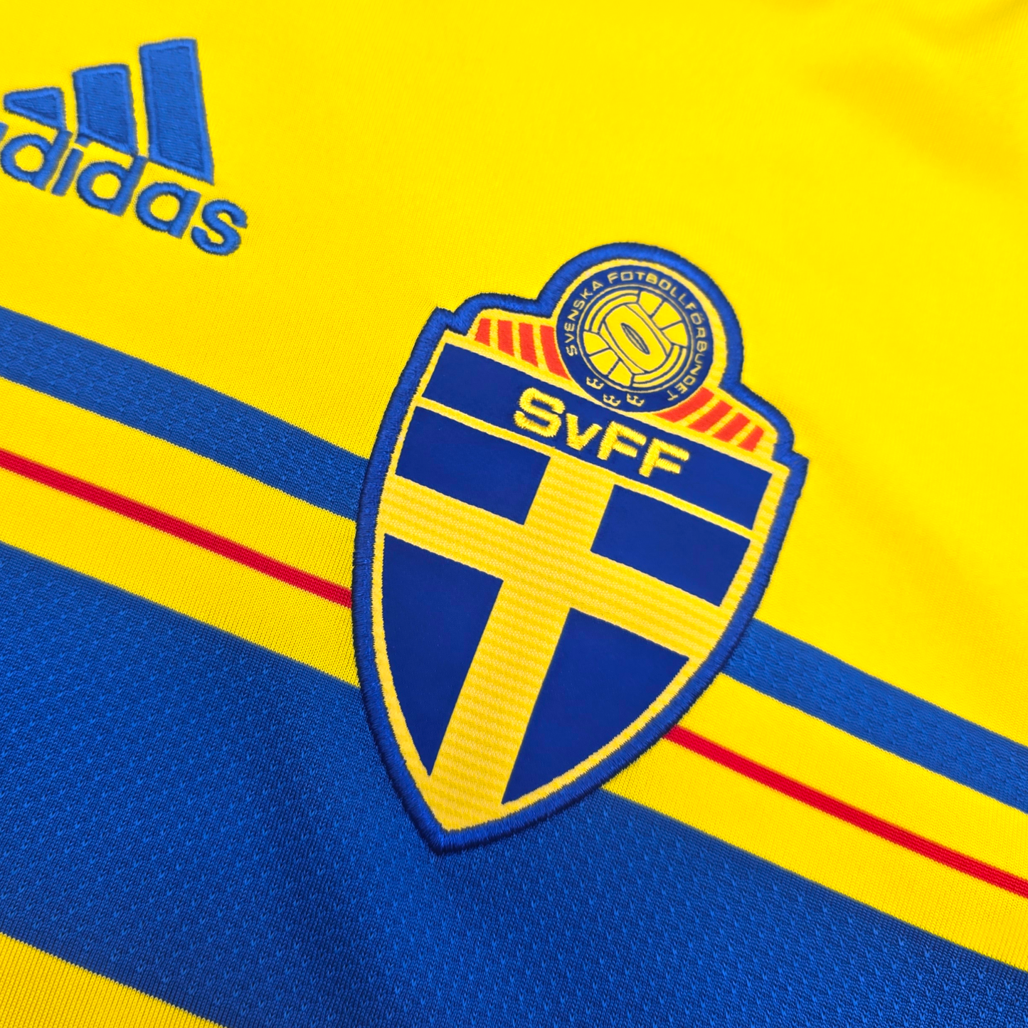 2014/16 Sweden Home Football Shirt (S) Adidas