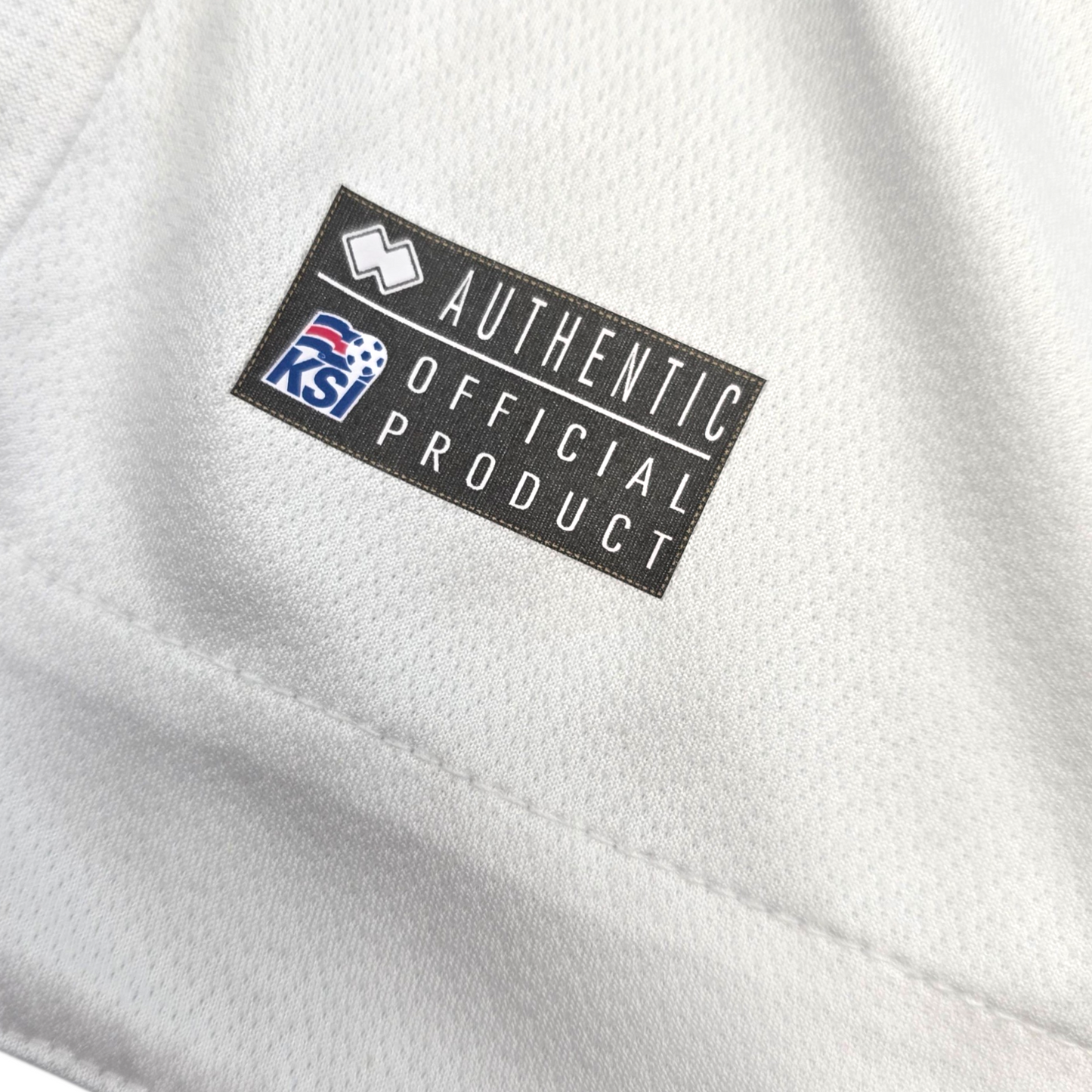 2016/18 Iceland Away Football Shirt (L) Errea #8 B. Bjarnason