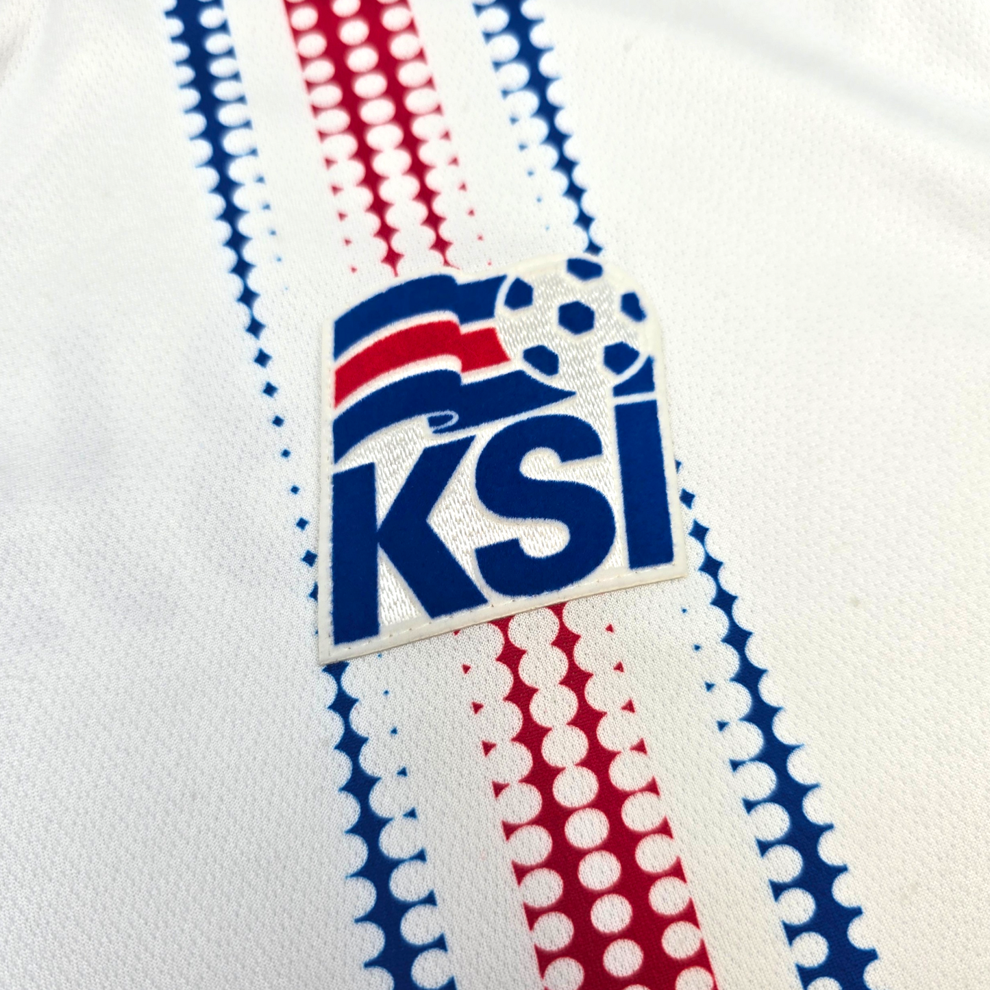 2016/18 Iceland Away Football Shirt (L) Errea #8 B. Bjarnason