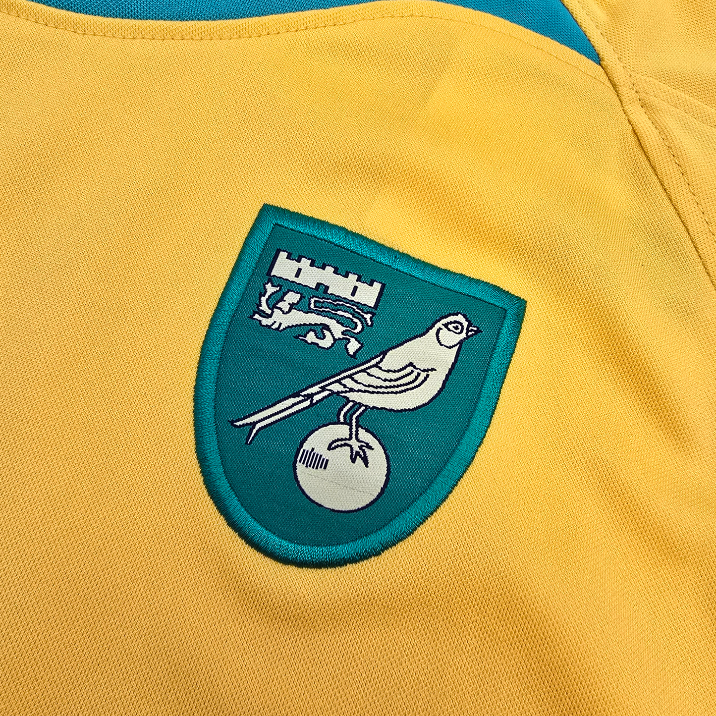 2008/09 Norwich City Home Football Shirt (M) Xara