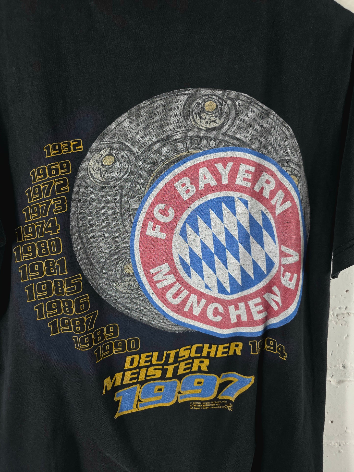 Bayern Munich 1997 Graphic Cotton T-Shirt Small