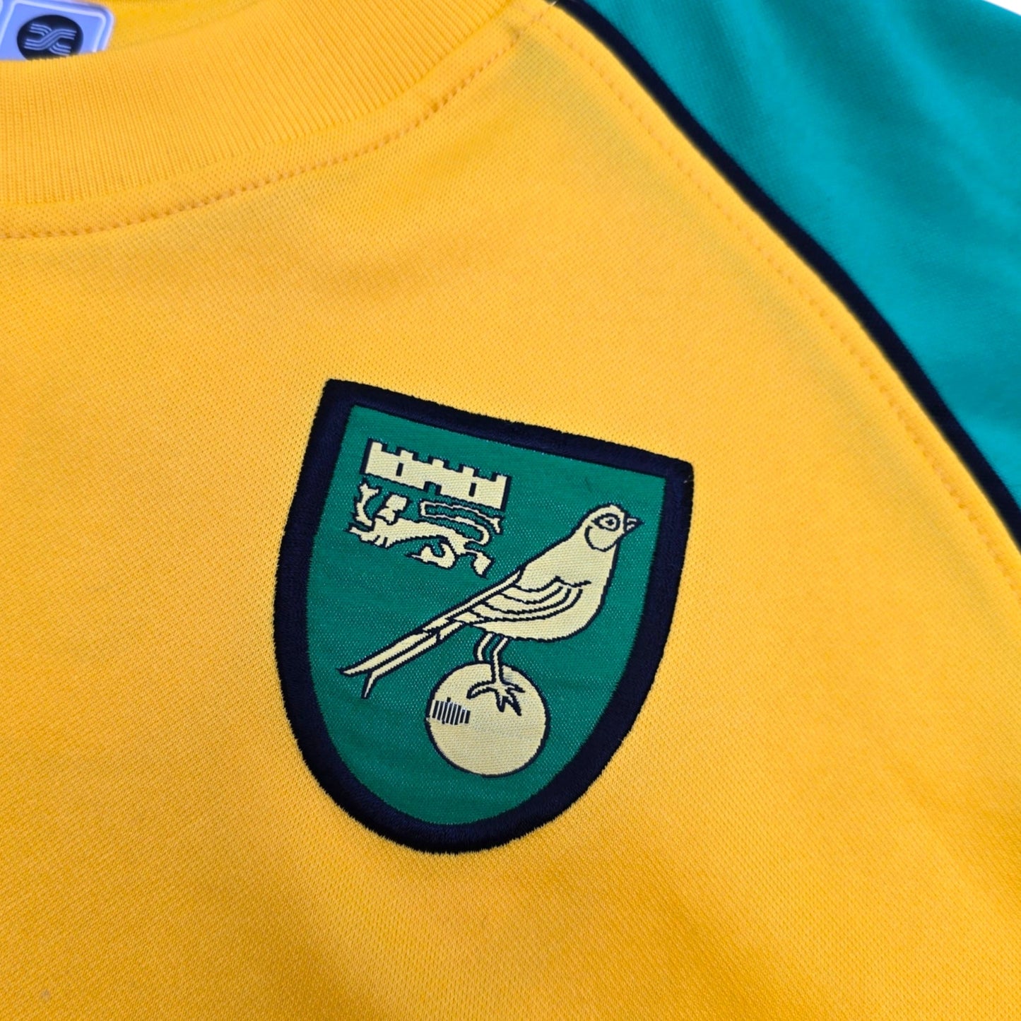 2006/08 Norwich City Home Football Shirt (XL) Xara #6 Huckerby