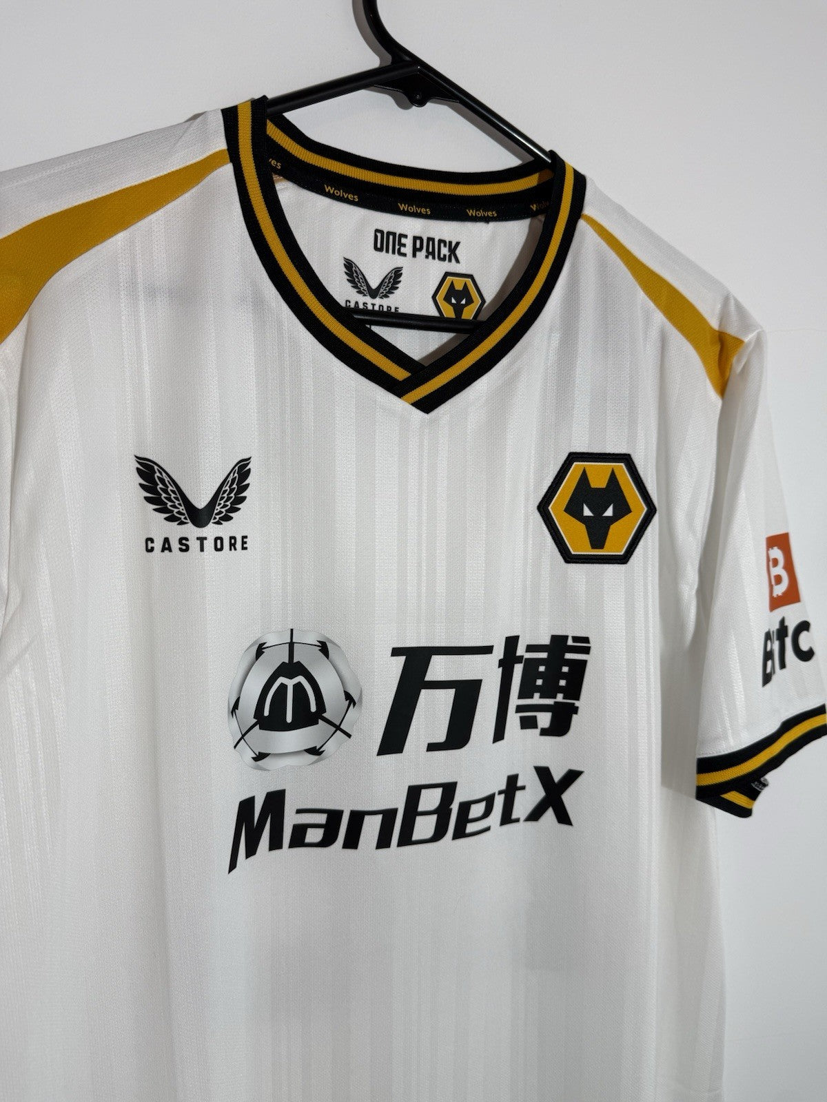 Wolverhampton Wanderers Hee Chan #26 2021/22 Large 3rd Shirt Castore BNWT