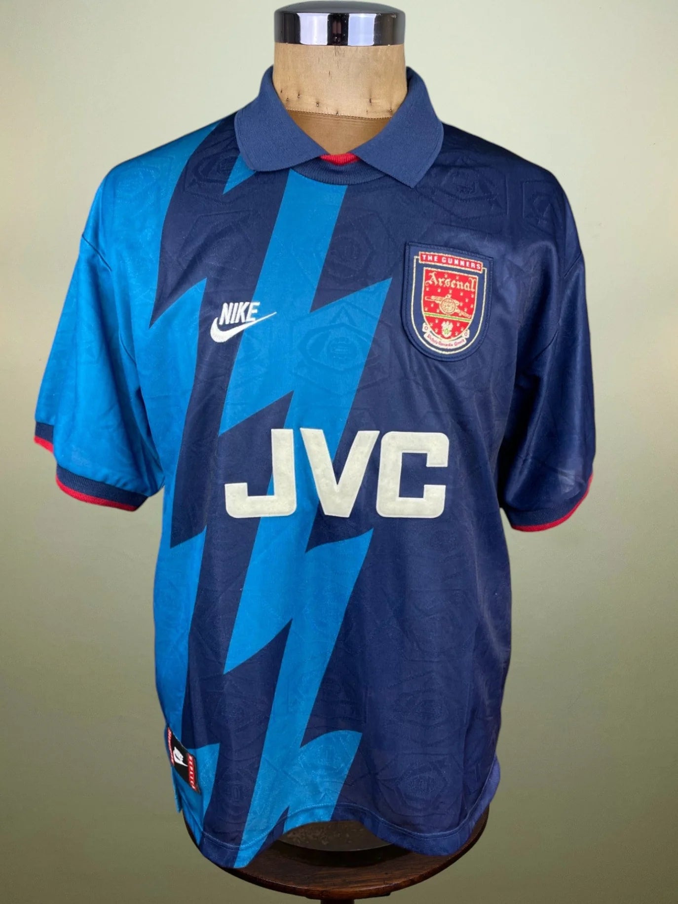 Store Shirt • Arsenal • 1995 • Nike • Away • Size L
