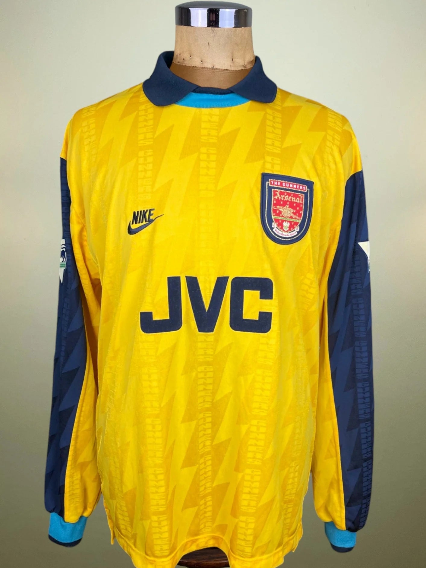 Match Shirt • Premier League Club • Arsenal • 1995 • Nike • Third • #10 • Dennis Bergkamp • vs Aston Villa • League Cup