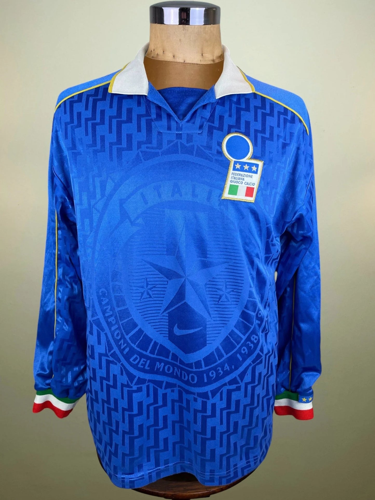 Match Shirt • National • Italia • 1995 • Nike • Home • #09 • Pierluigi Casiraghi • vs Ukraine • Euro 96 Qualifiers