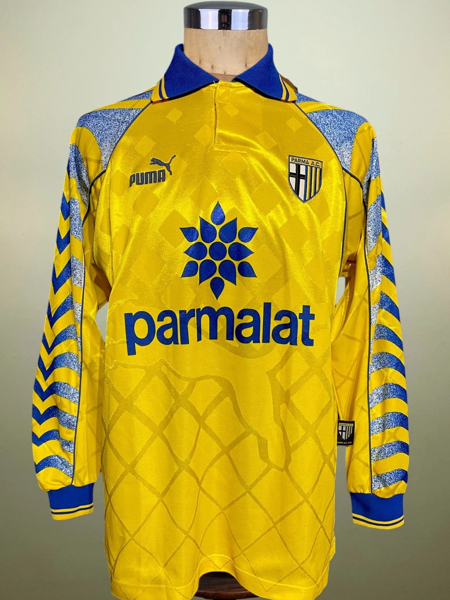 Store Shirt • Parma • 1995 • Puma • Away • Size XL • With Shorts