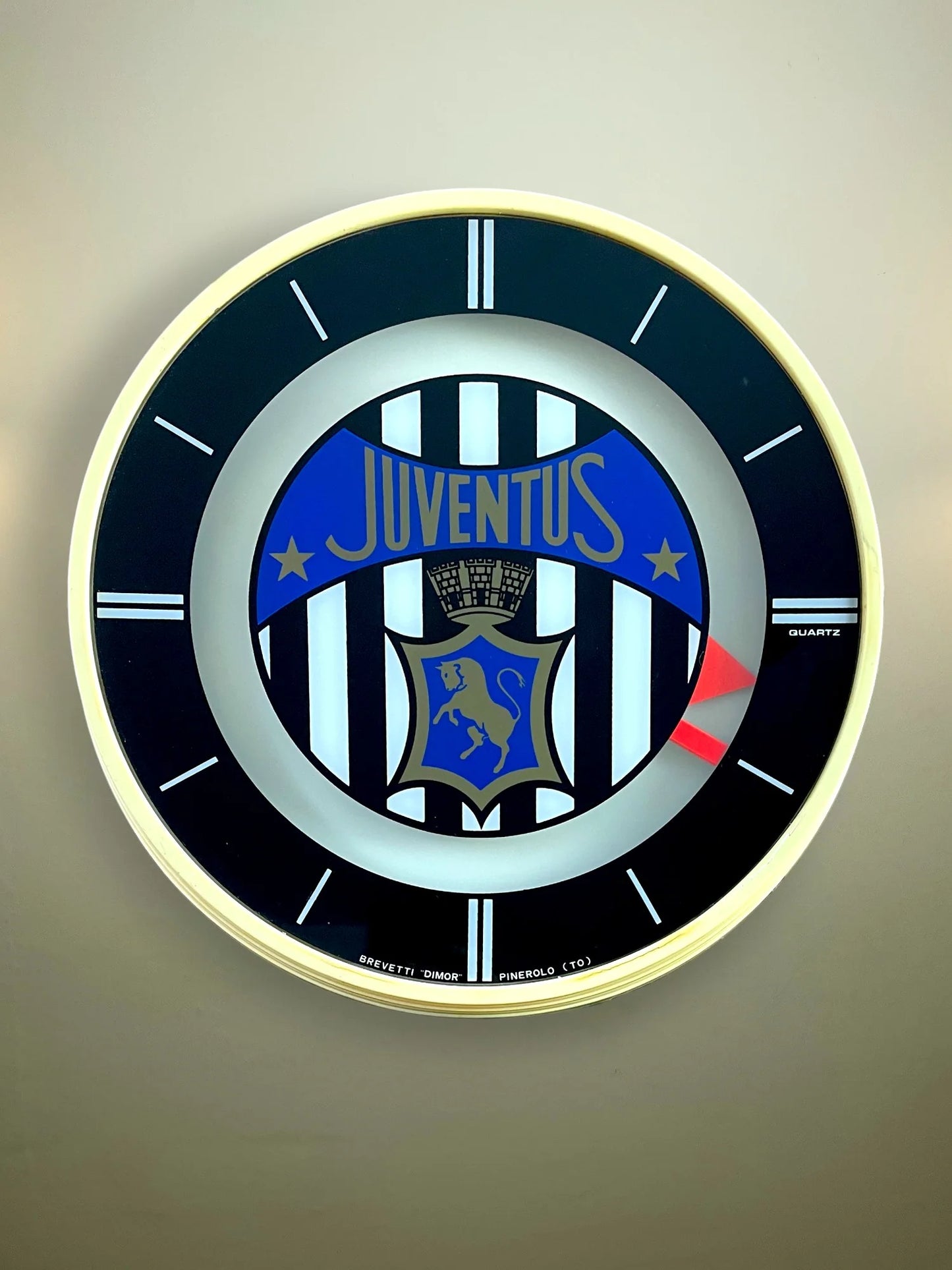 Store Memorabilia • Wall Clock • Juventus • 1970 • 42 x 42cm