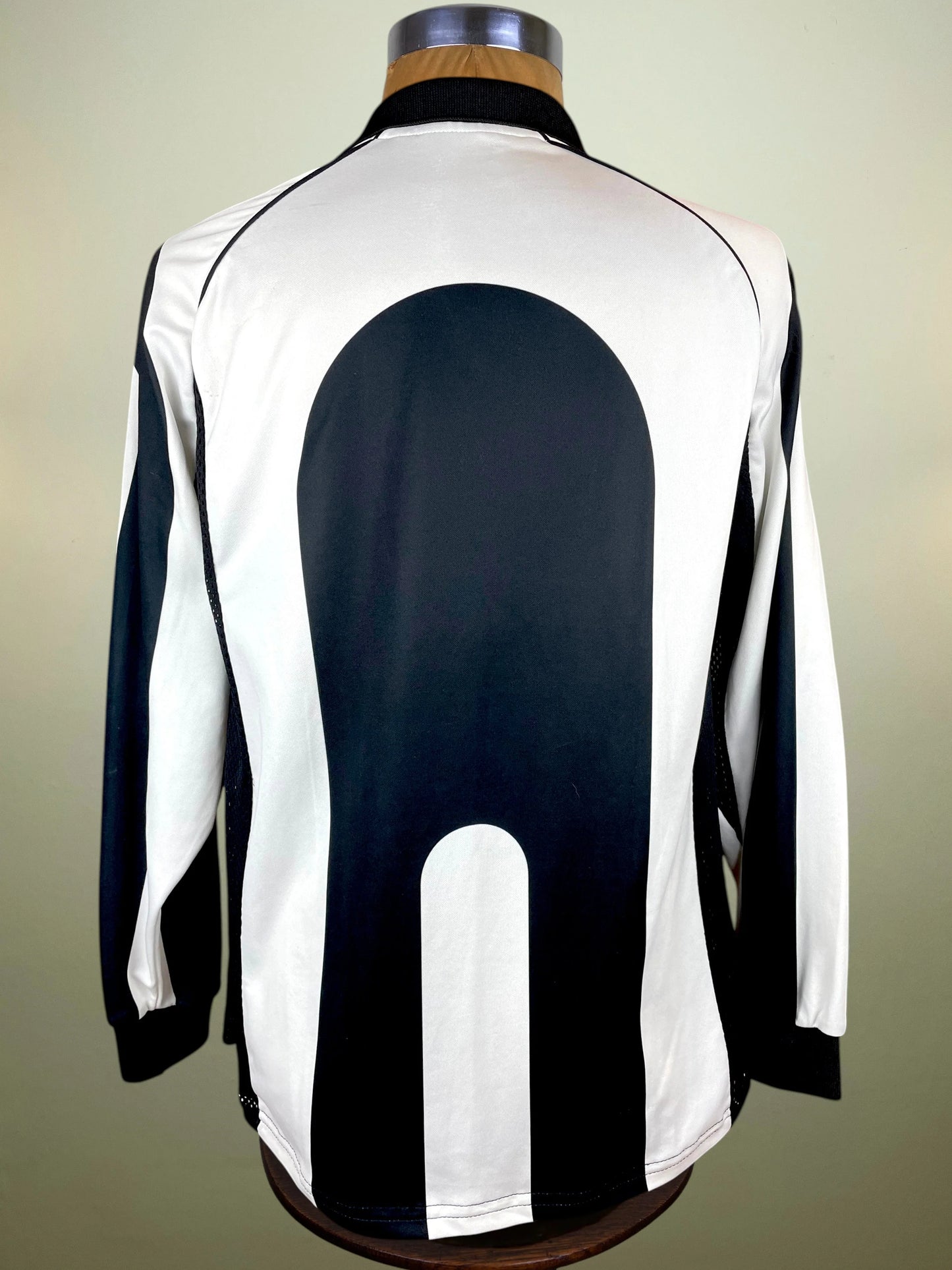 Store Shirt • Juventus • 1997 • Kappa • Home • Size M
