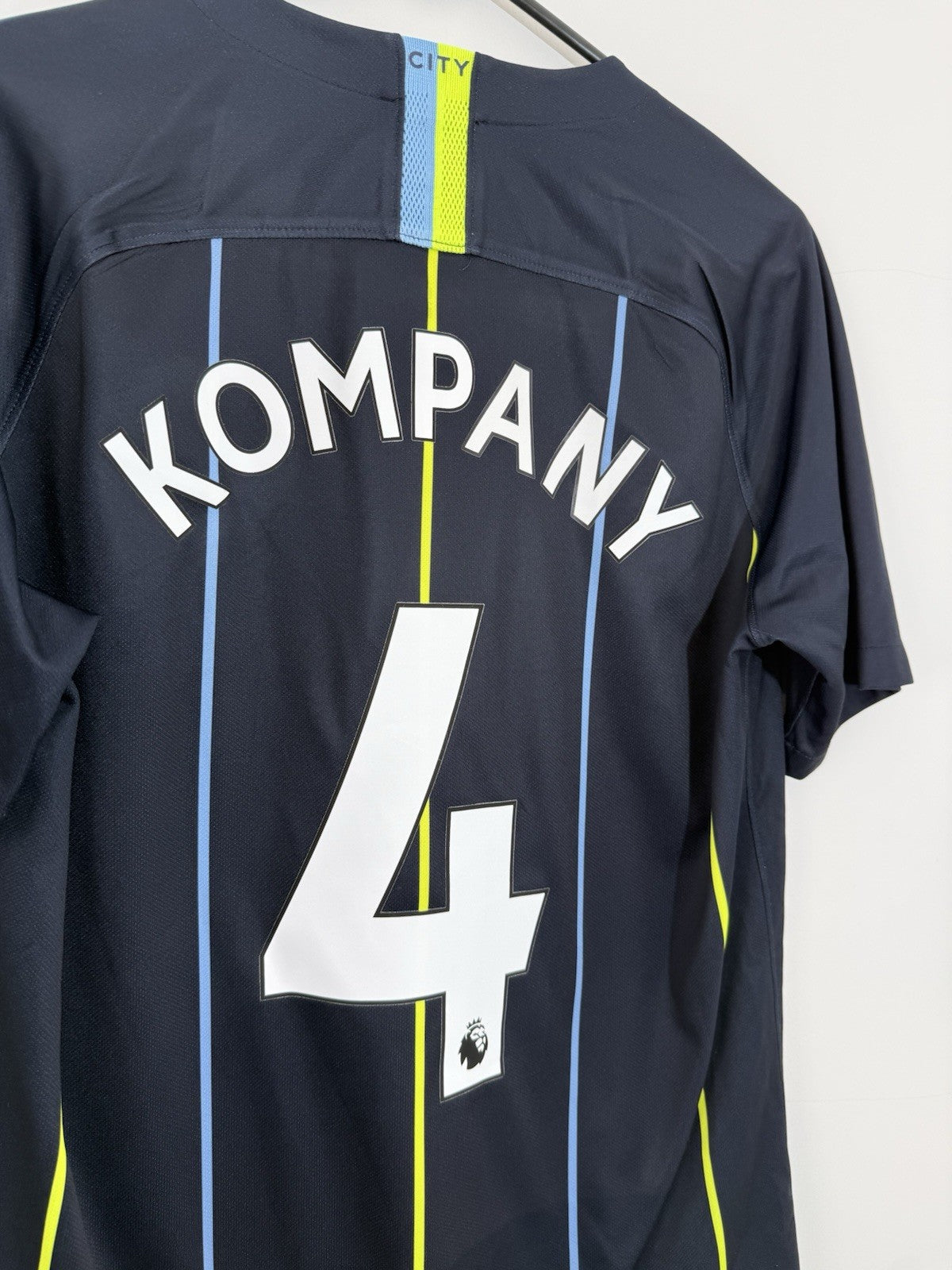 Manchester City Kompany #4 2018/19 Medium Away Excellent Condition 919002-476