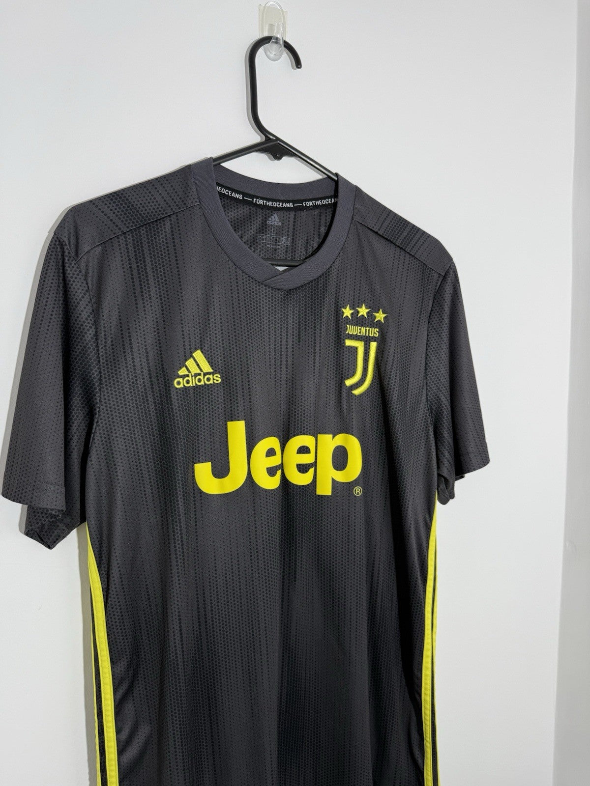 Juventus Bonucci #19 2018/19 Small 3rd Shirt Adidas Excellent Condition DP0455