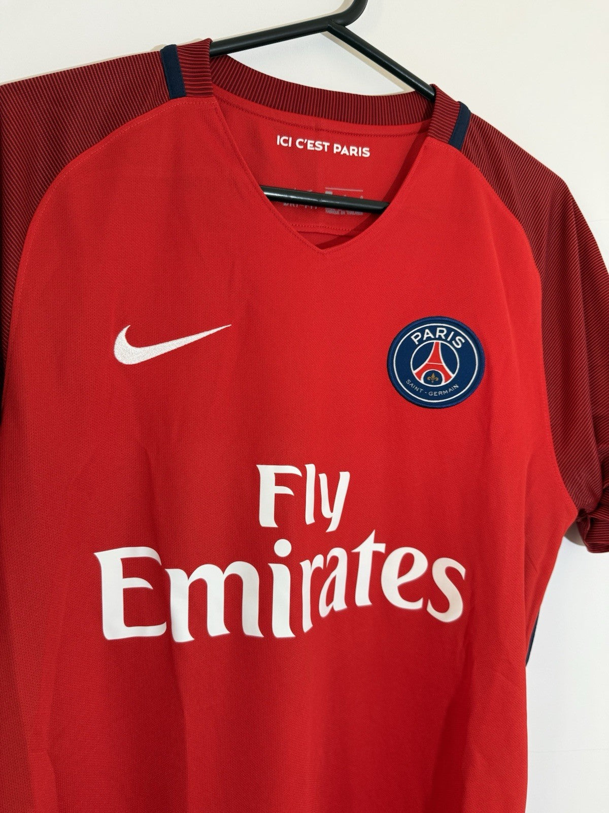 PSG 2016/17 Large Away Shirt Excellent Condition 776924-601