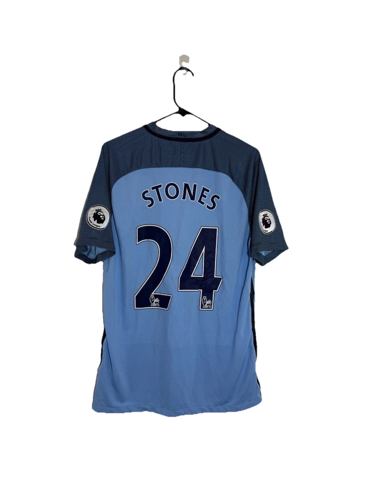 Manchester City Stones #24 2016/17 Large Home Very Good Condition 776907-489