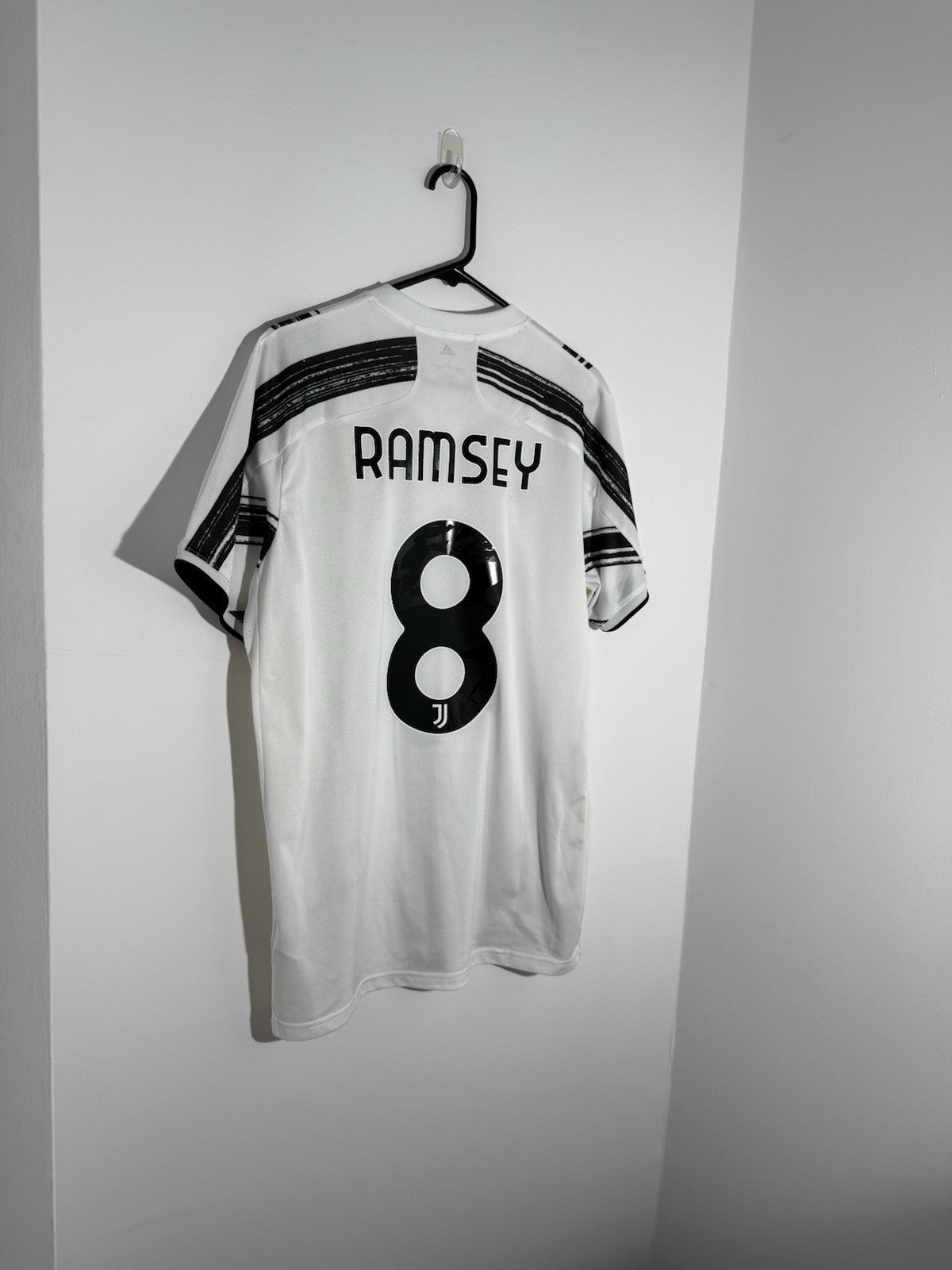 Juventus Ramsey #8 2020/21 Large Home Shirt Excellent Condition EI9894