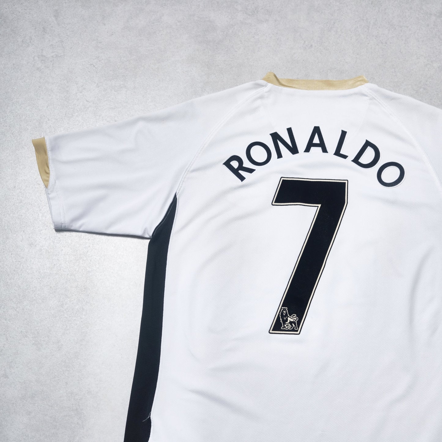 2006/07 Manchester United Away Shirt Nike Ronaldo (L)