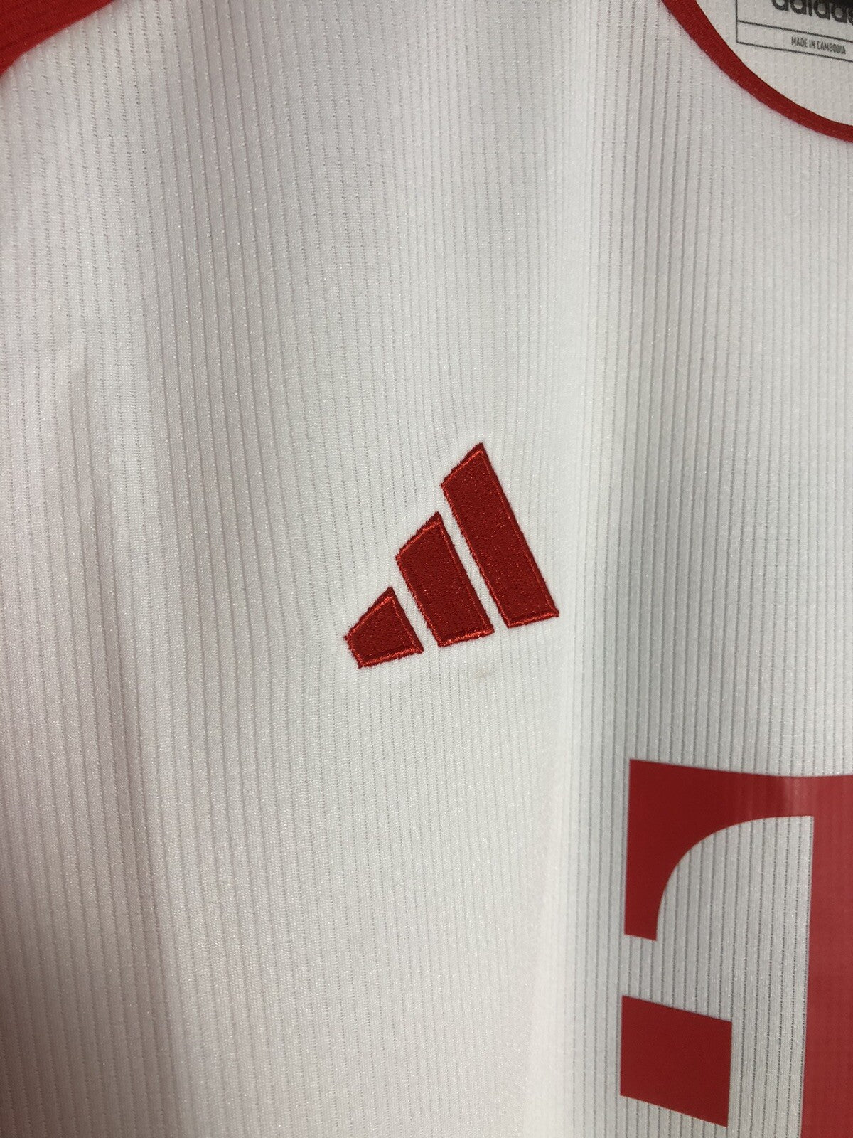 Bayern Munich Kane #9 2023/24 Large Home Shirt BNWT IJ7442