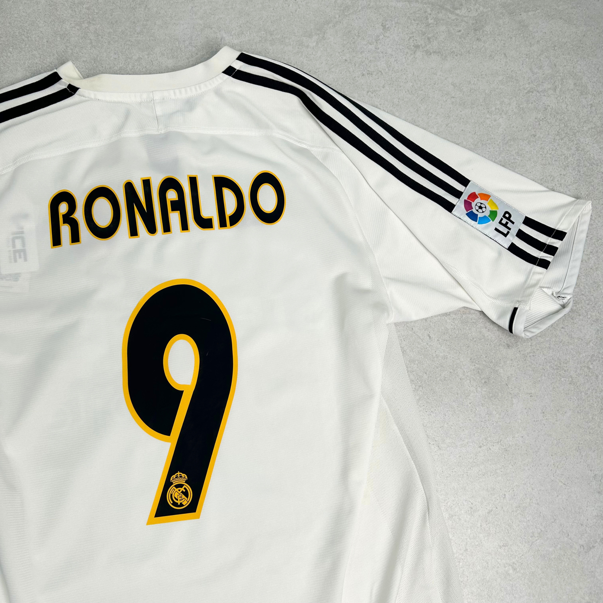 2003/04 Real Madrid Home Shirt Adidas Ronaldo (M)