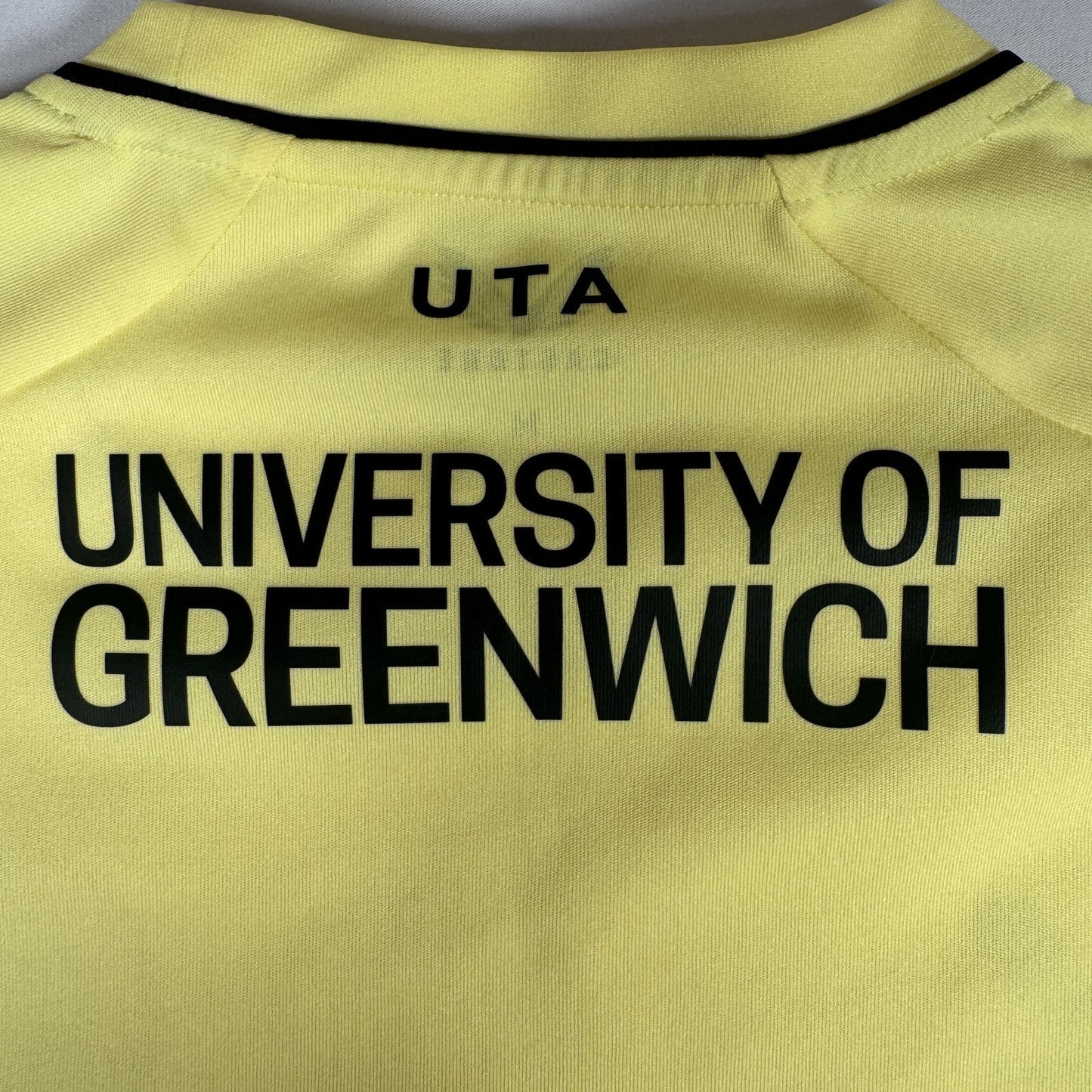 Charlton Athletic 2022/2023 Goalkeeper Football Shirt  Medium