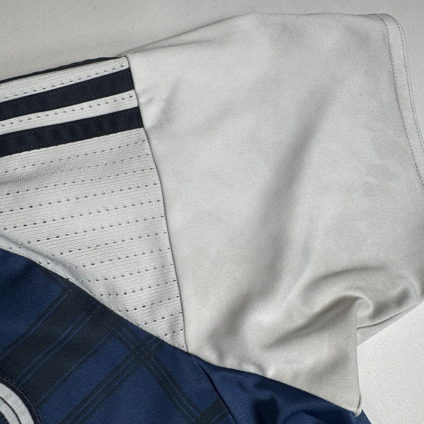 Scotland 2016/2017/2018 Home Football Shirt  Small