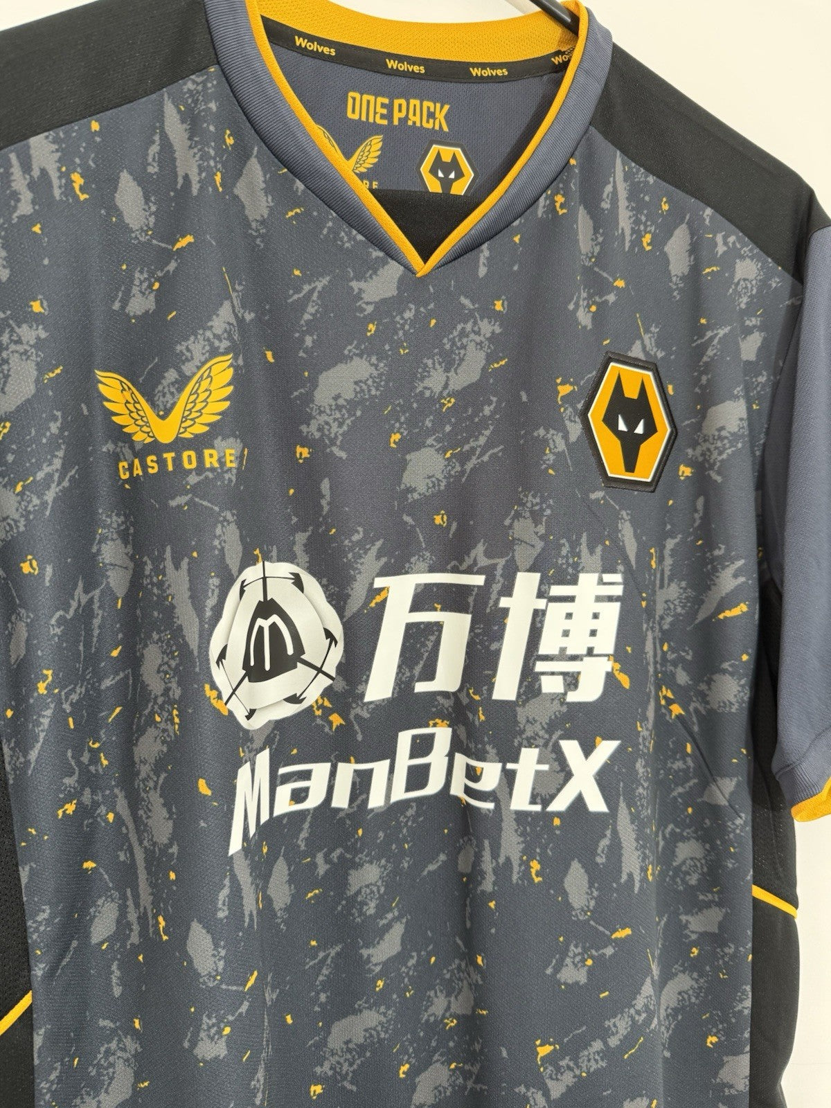 Wolverhampton Wanderers J. Moutinho #28 2021/22 Large Away Shirt Castore BNWT