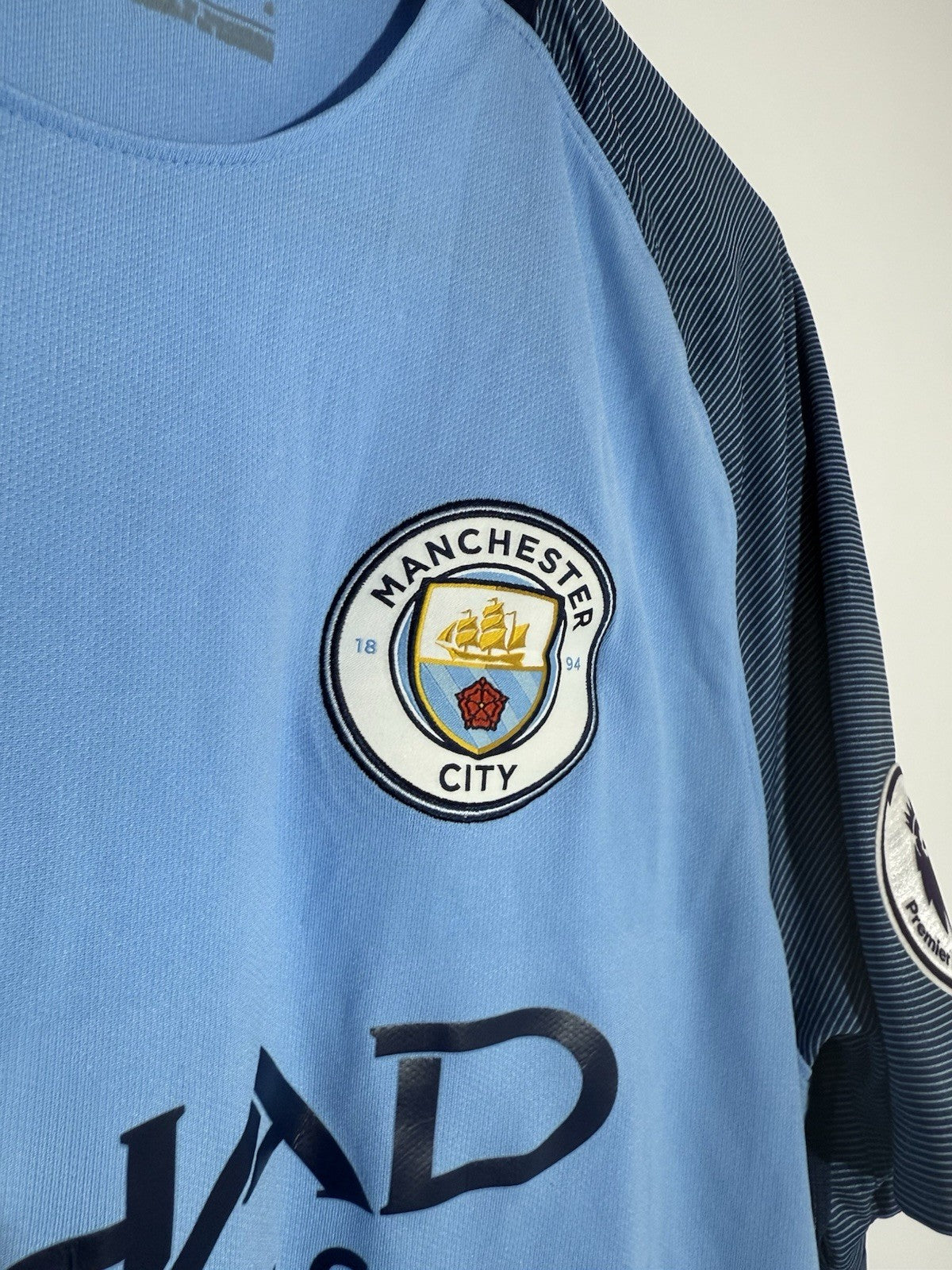 Manchester City Stones #24 2016/17 Large Home Very Good Condition 776907-489