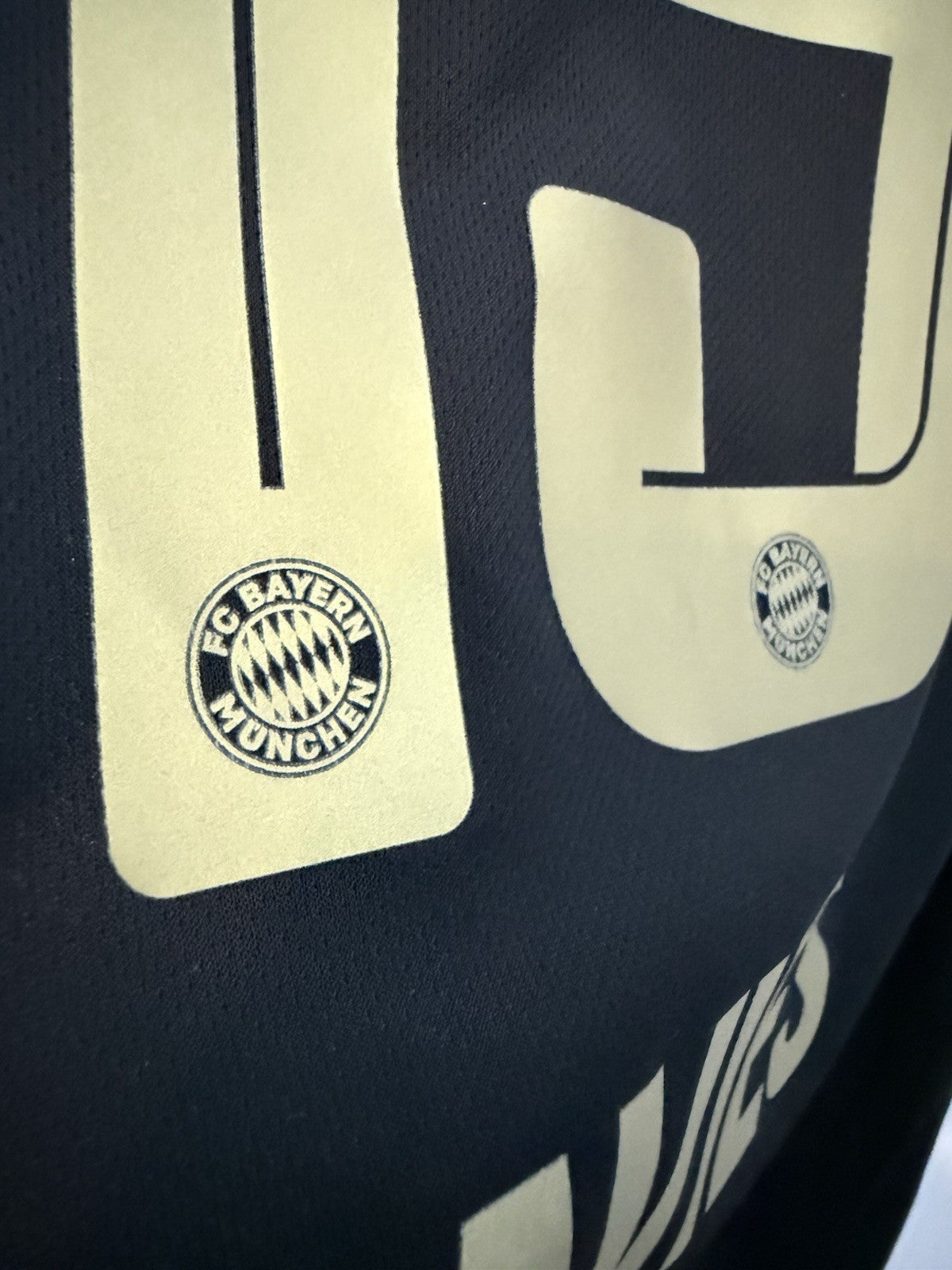 Bayern Munich Davies #19 2021/22 Small Away Excellent Condition GM5317