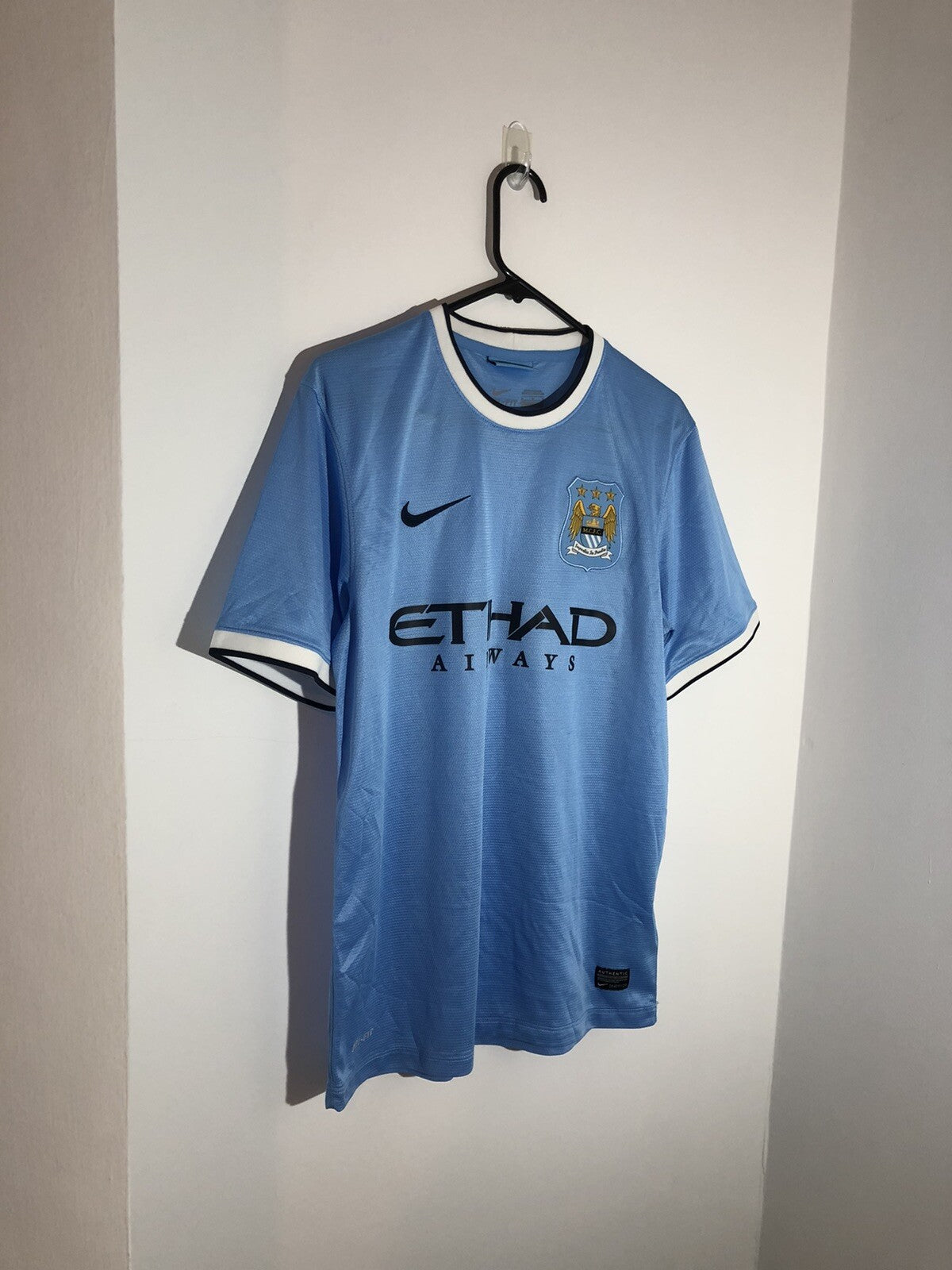 Man City Fernandinho #25 2013/14 Medium Home Excellent Condition 574863-489