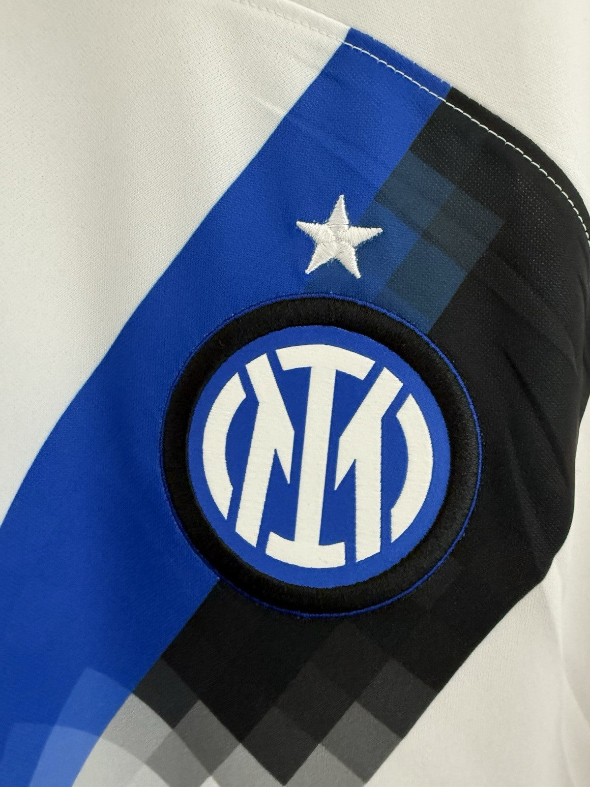 Inter Milan Dimarco #32 2023/24 Large Away Shirt BNWT DX2688-101