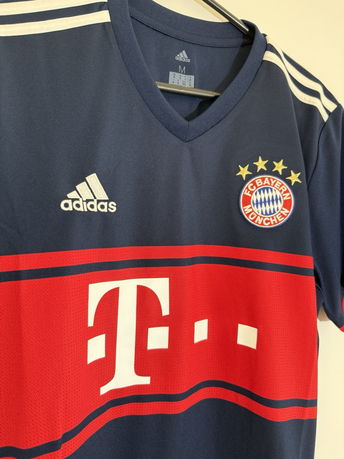 Bayern Munich 2017/18 Medium Away Shirt Adidas BNWT AZ7937