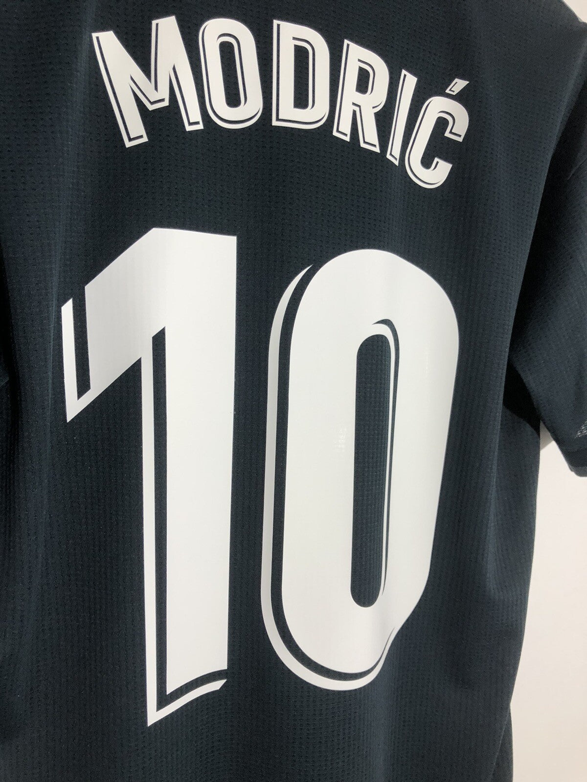 Real Madrid Modric #10 2018/19 Small Away Authentic Excellent Condition CY6329
