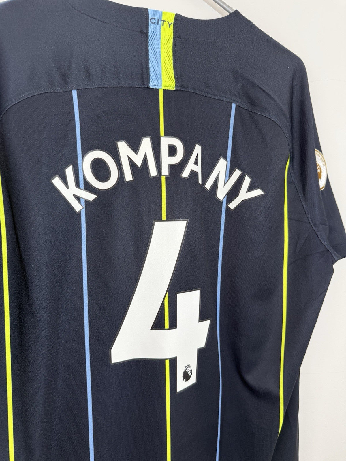 Manchester City Kompany #4 2018/19 XL Away Excellent Condition 919002-476