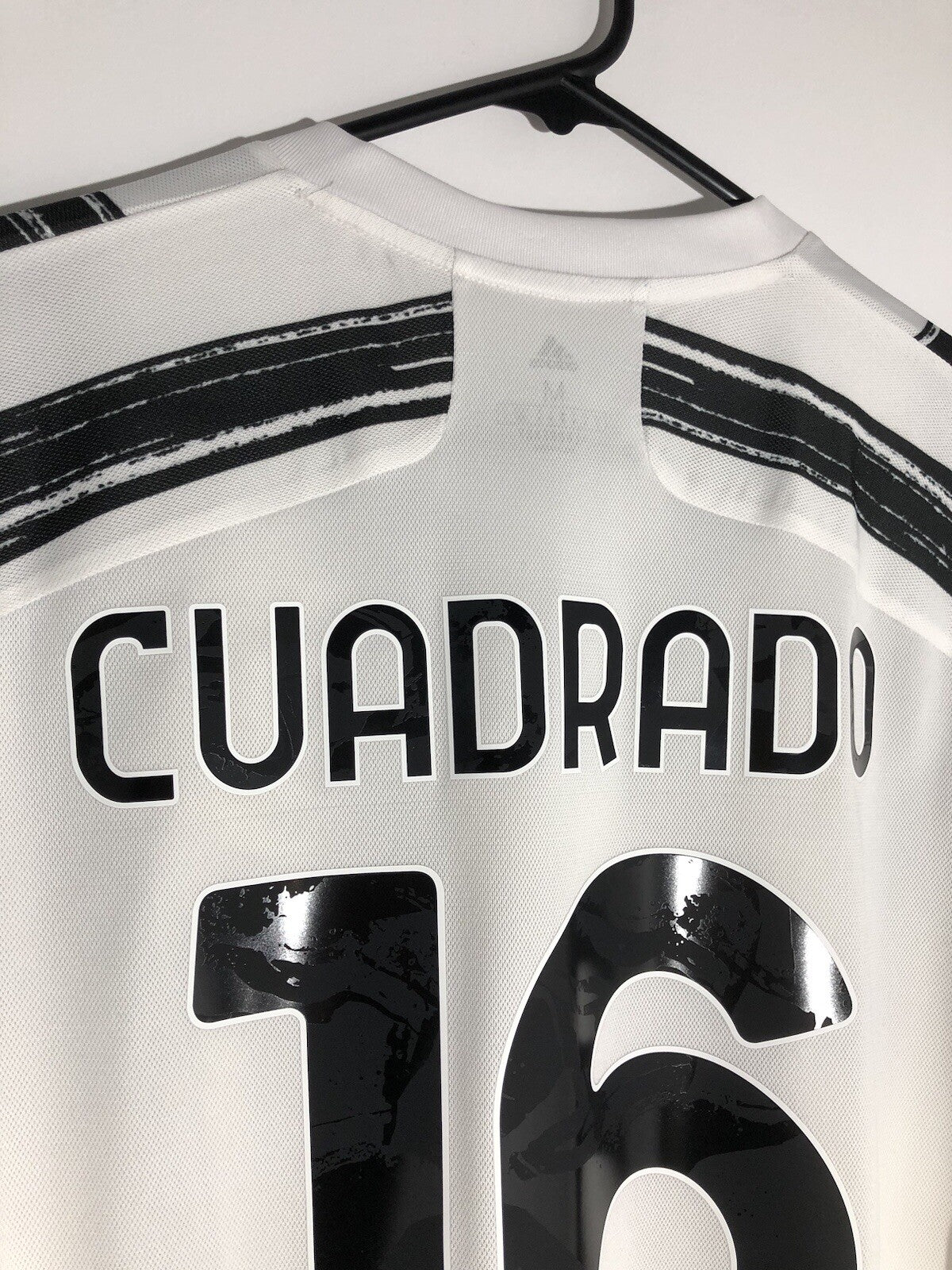 Juventus Cuadrado #16 2020/21 Medium Home Shirt Excellent Condition EI9894