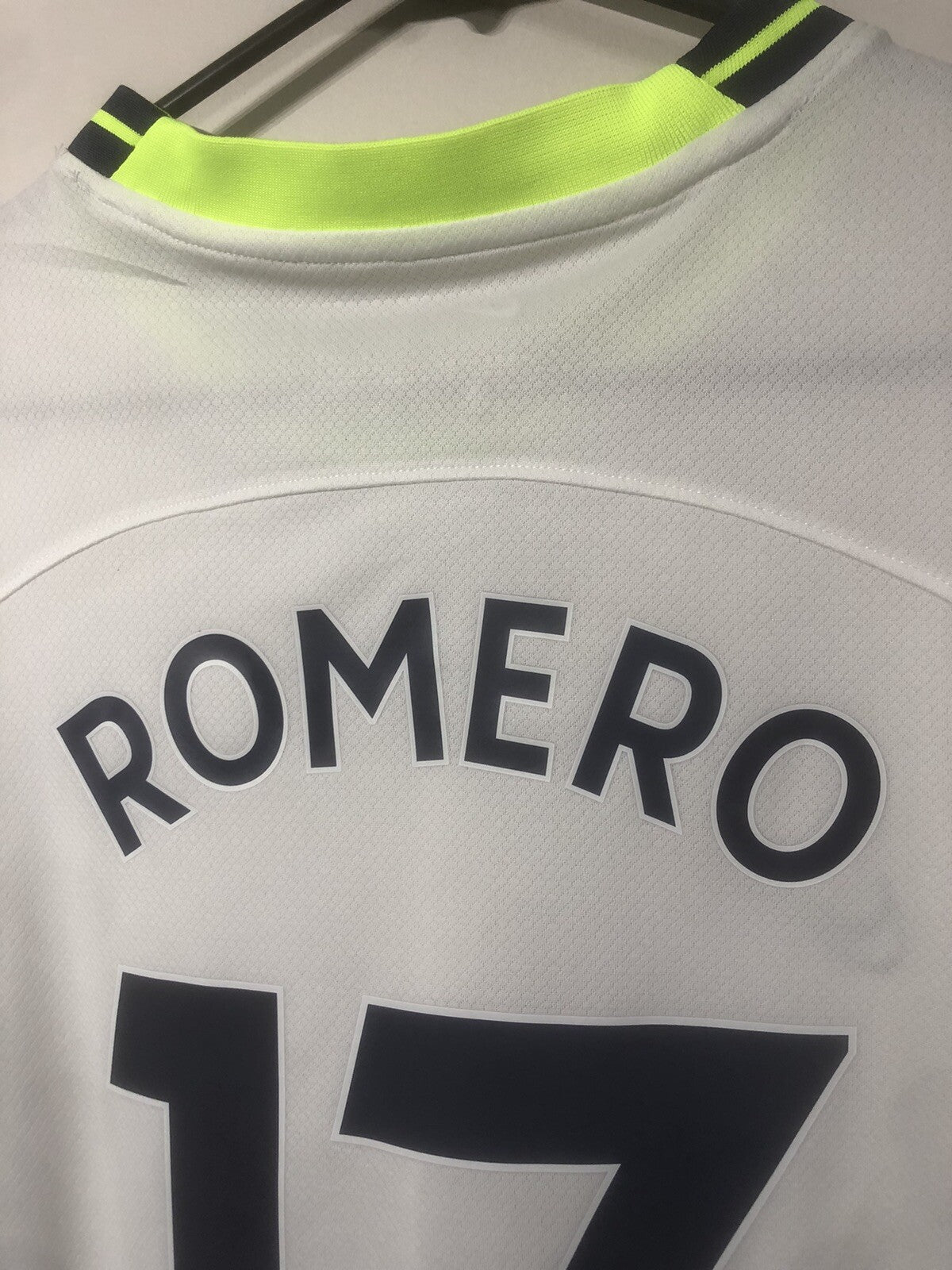Tottenham Hotspur Romero #17 2022/23 Large Home Excellent Condition DM1849-101