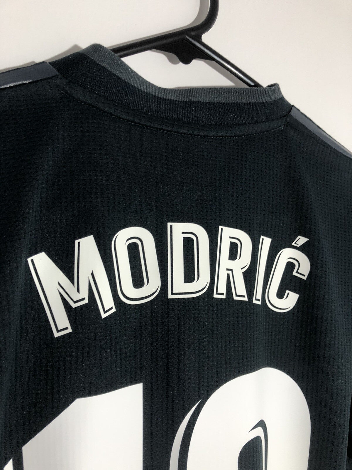 Real Madrid Modric #10 2018/19 Small Away Authentic Excellent Condition CY6329