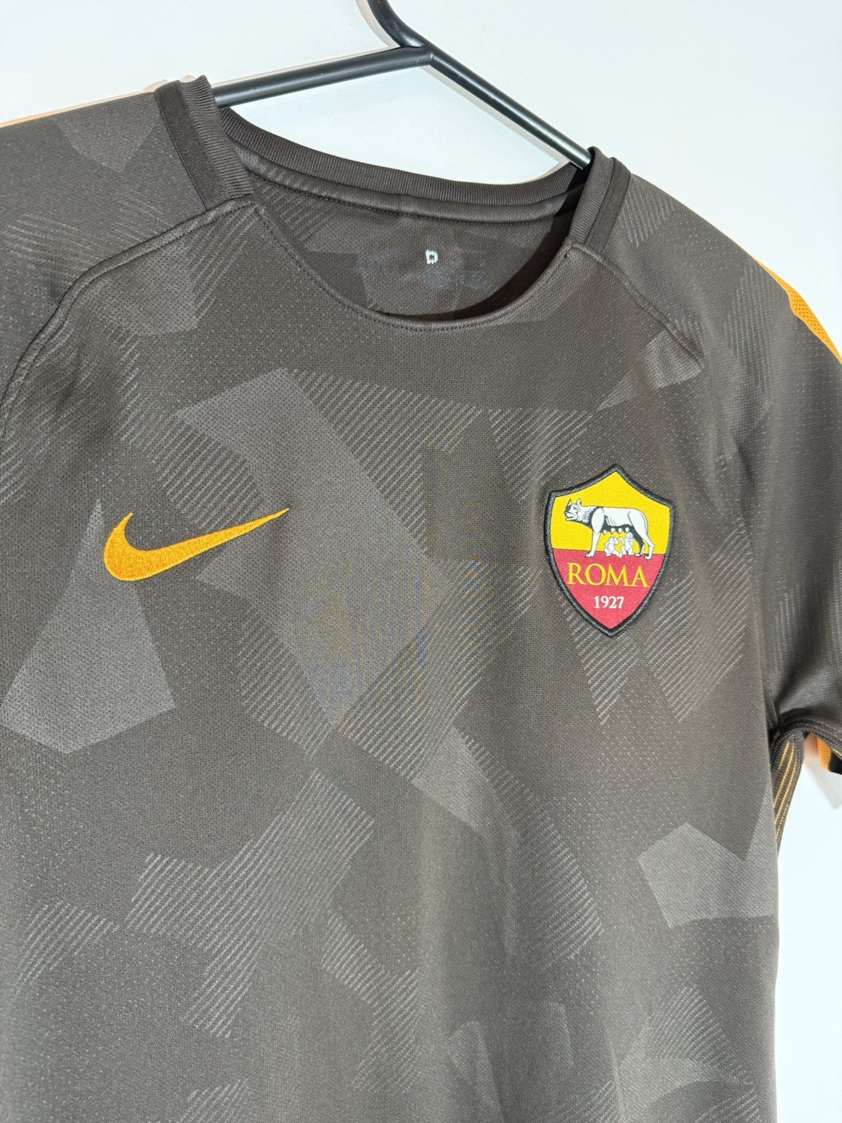 AS Roma Nainggolan #4 2017/18 3rd Medium Shirt Excellent Condition 847282-220