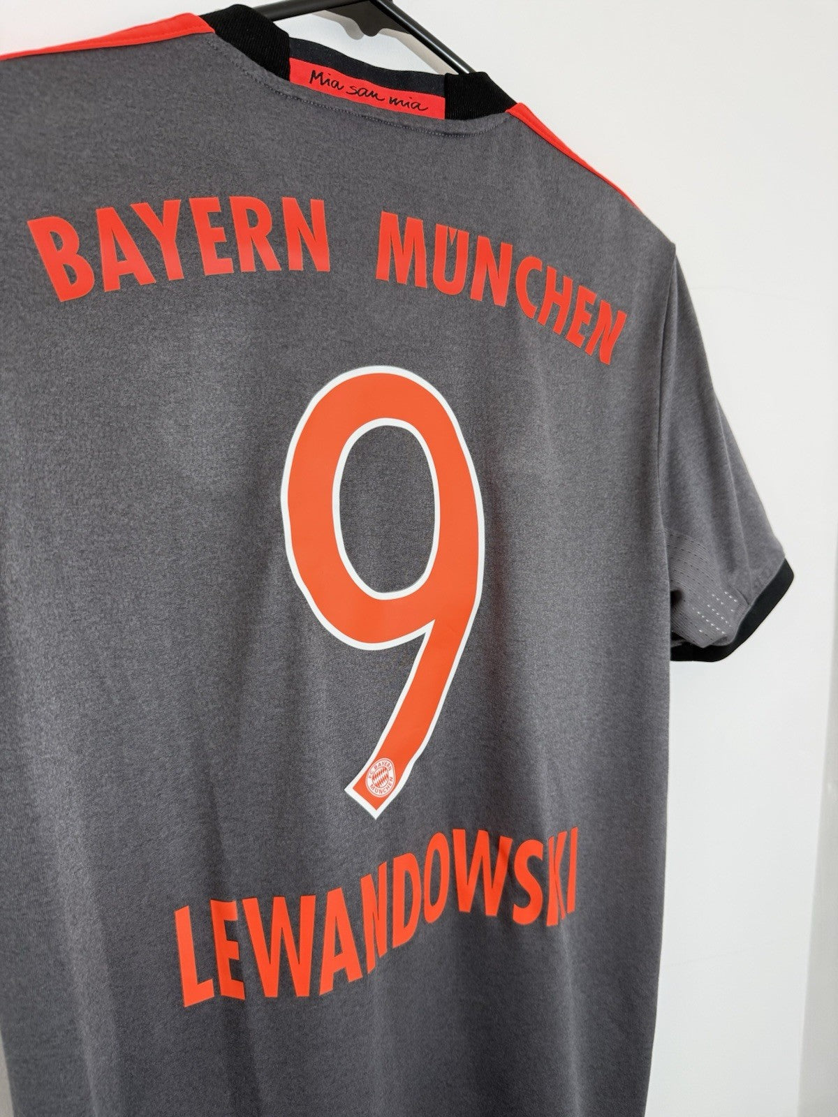 Bayern Munich Lewandowski #9 2016/17 Small Away Shirt Excellent Condition AZ4656