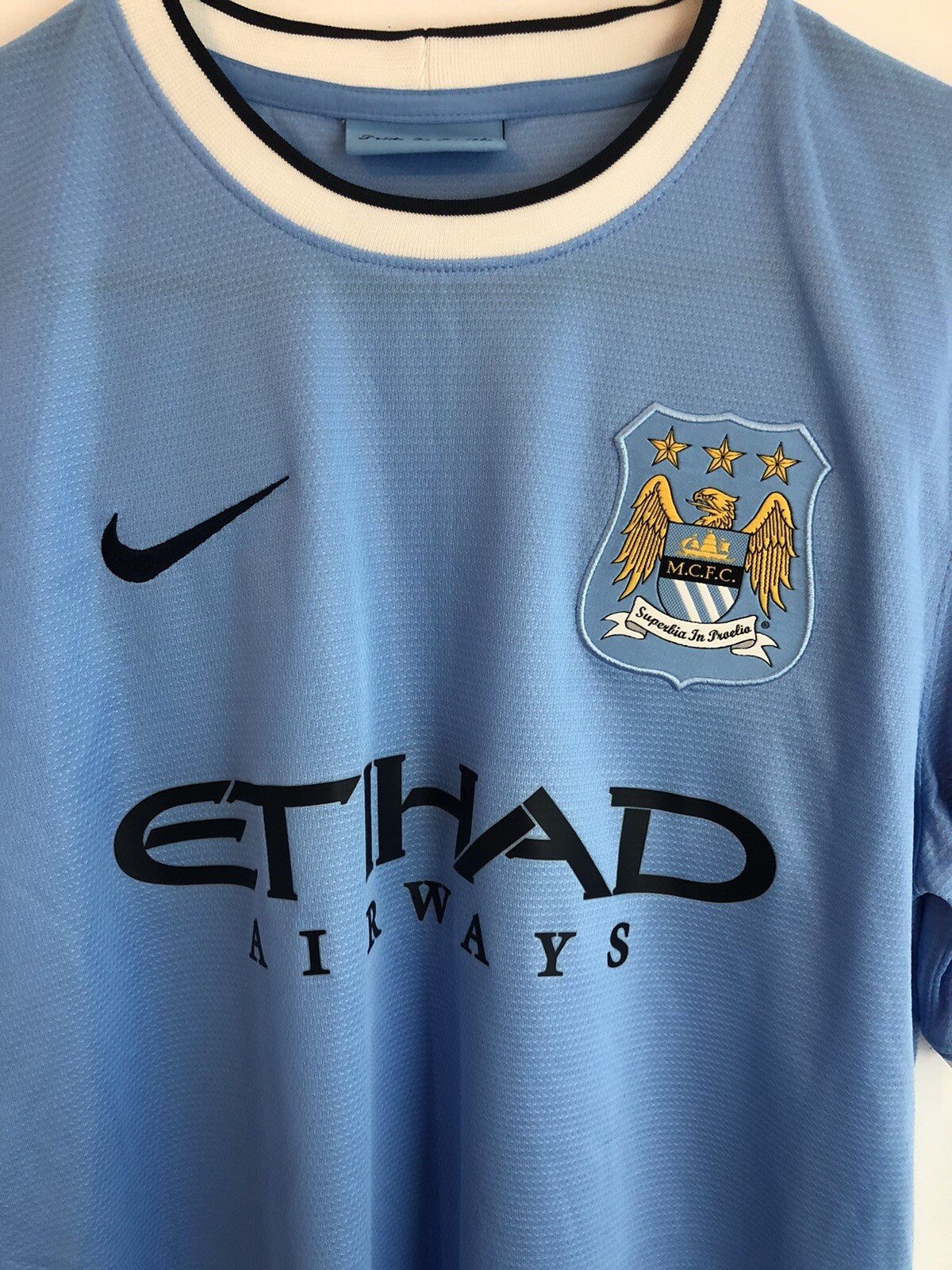 Man City Fernandinho #25 2013/14 Medium Home Excellent Condition 574863-489