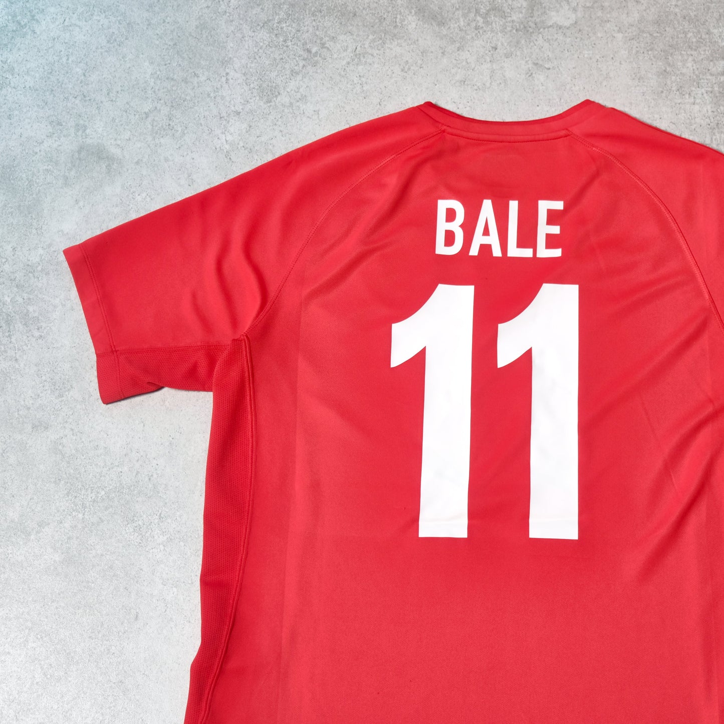 2010 Wales Home Shirt Umbro Bale (L)