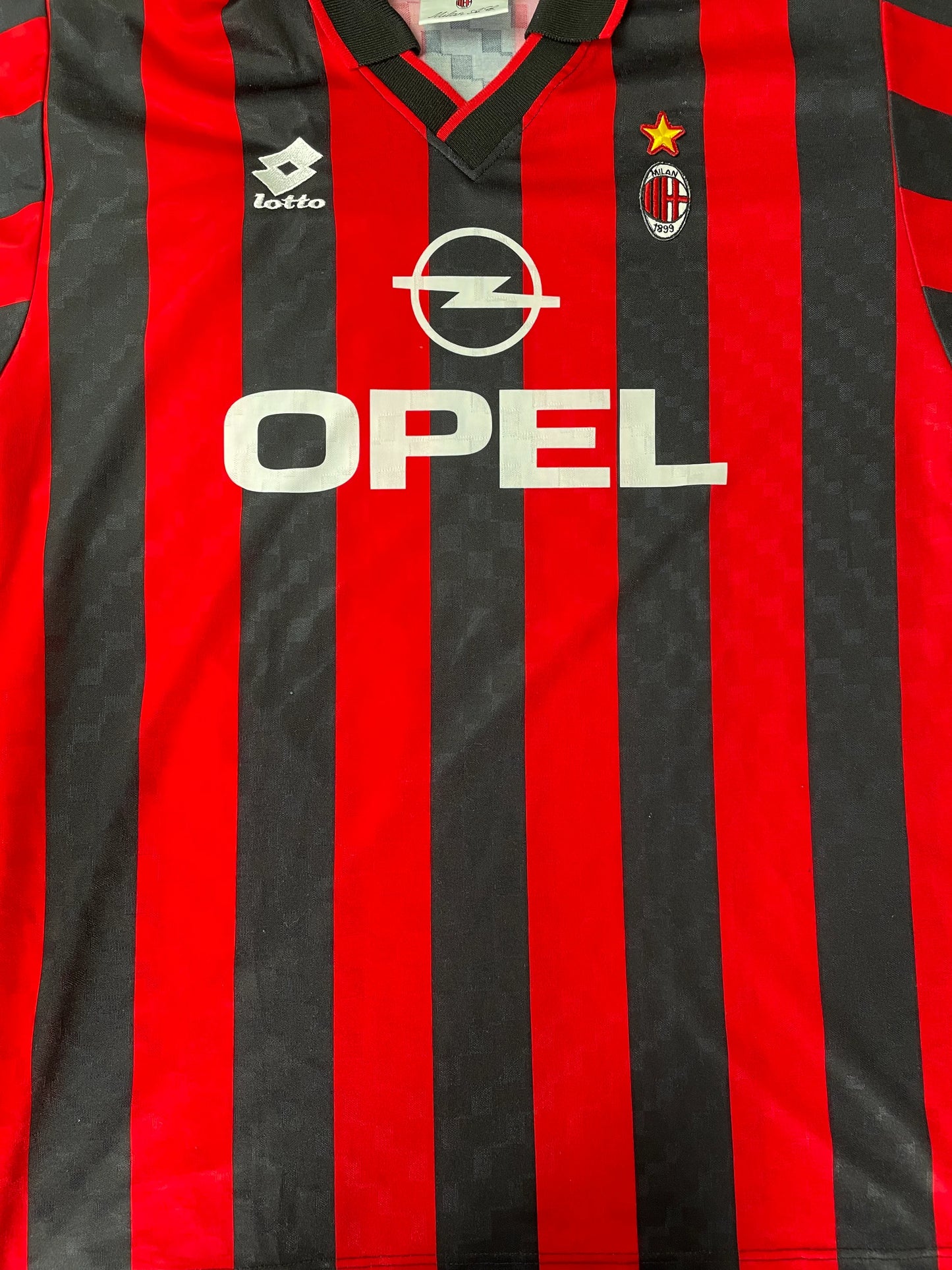 Store Shirt • AC Milan • 1995 • Lotto • Home • George Weah • Size L
