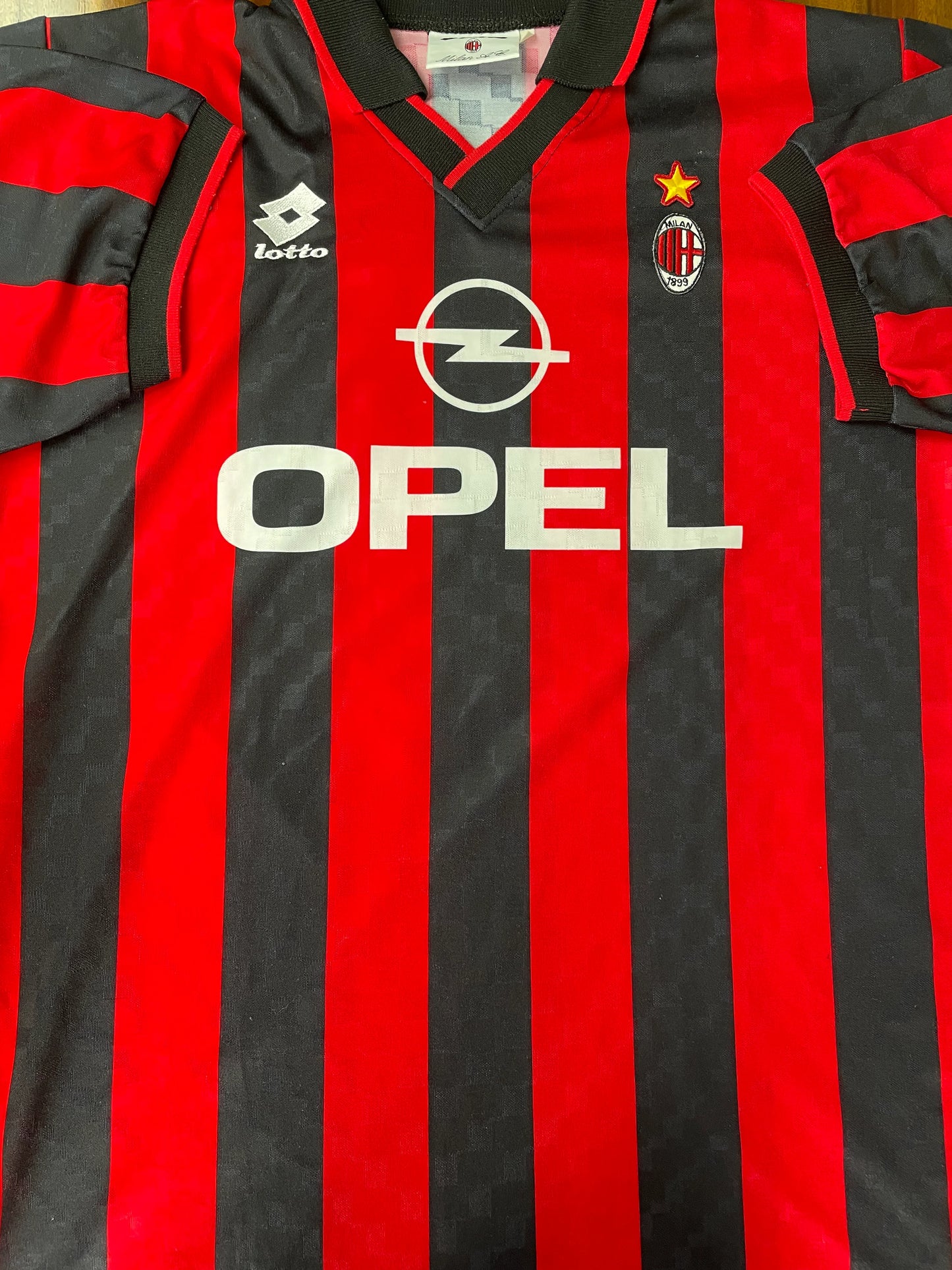 Store Shirt • AC Milan • 1995 • Lotto • Home • George Weah • Size L