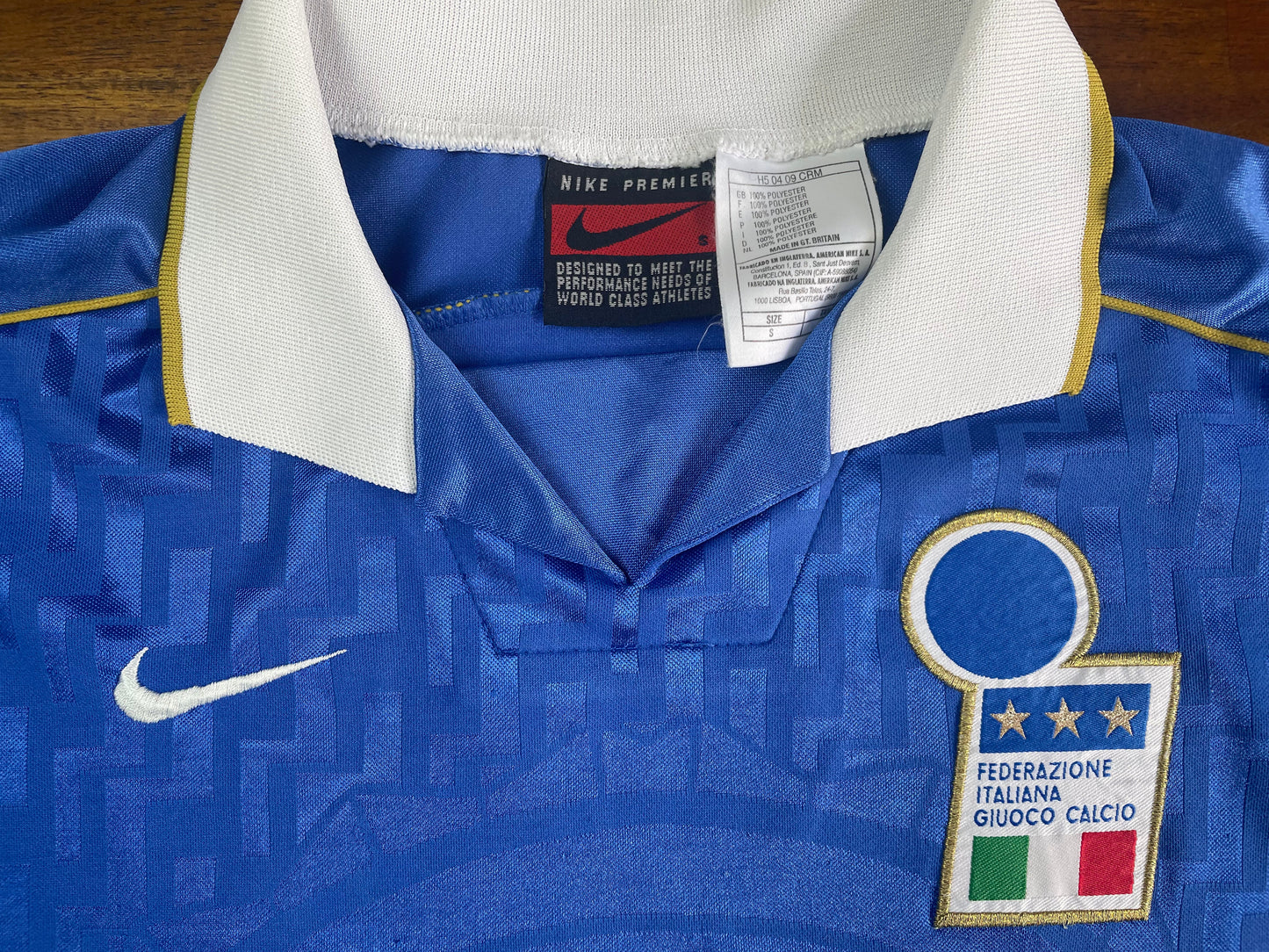 Store Shirt • Italia • 1995 • Nike • Home • Size S