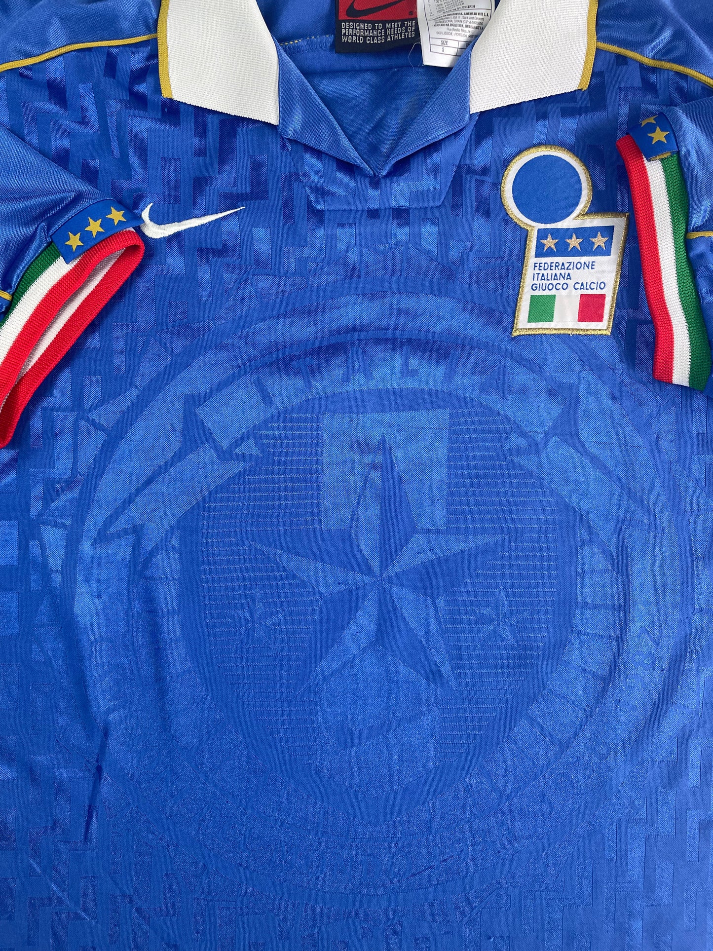 Store Shirt • Italia • 1995 • Nike • Home • Size S