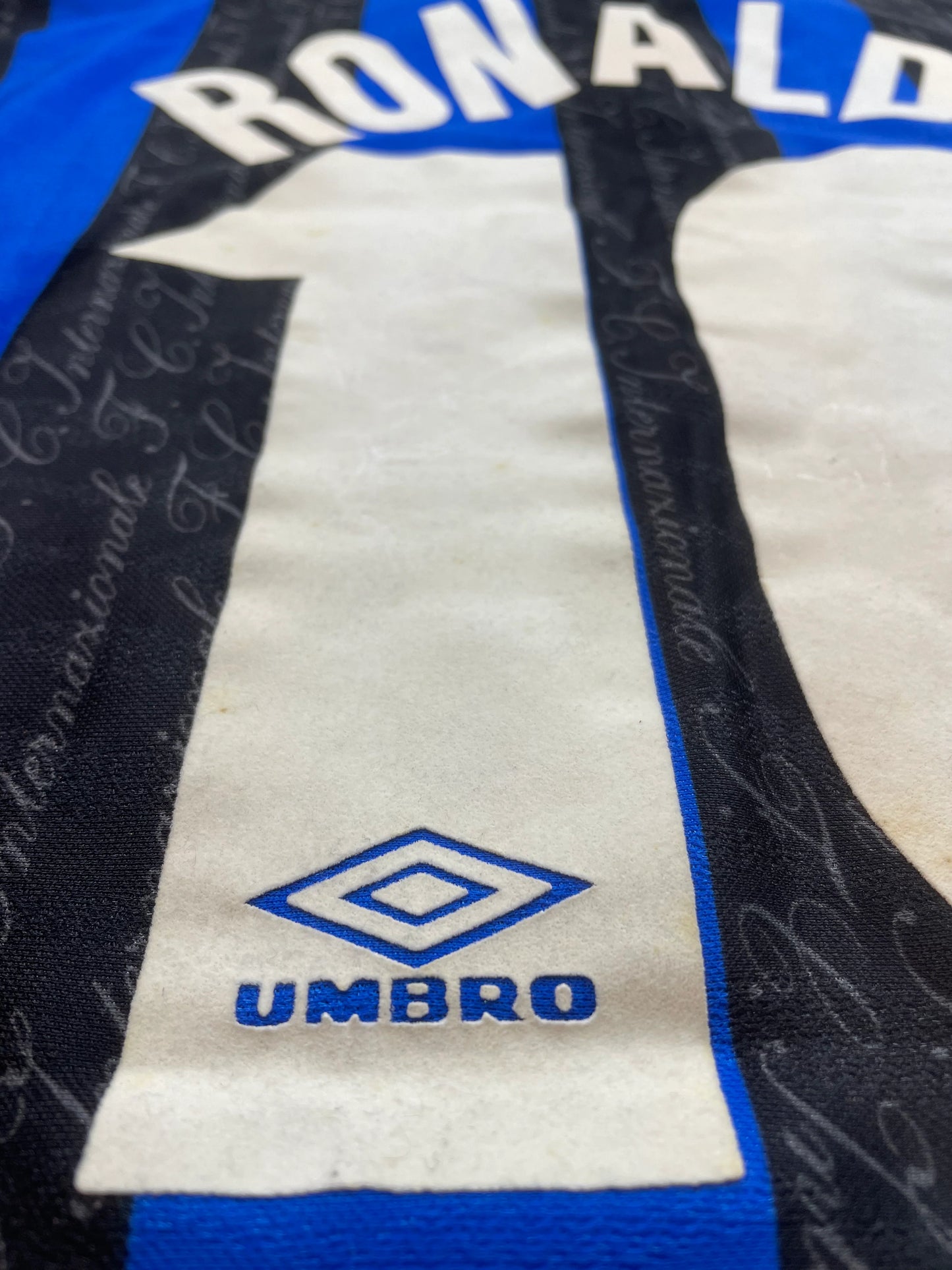 Store Shirt • Inter Milan • 1997 • Umbro • Home • Ronaldo • Size L