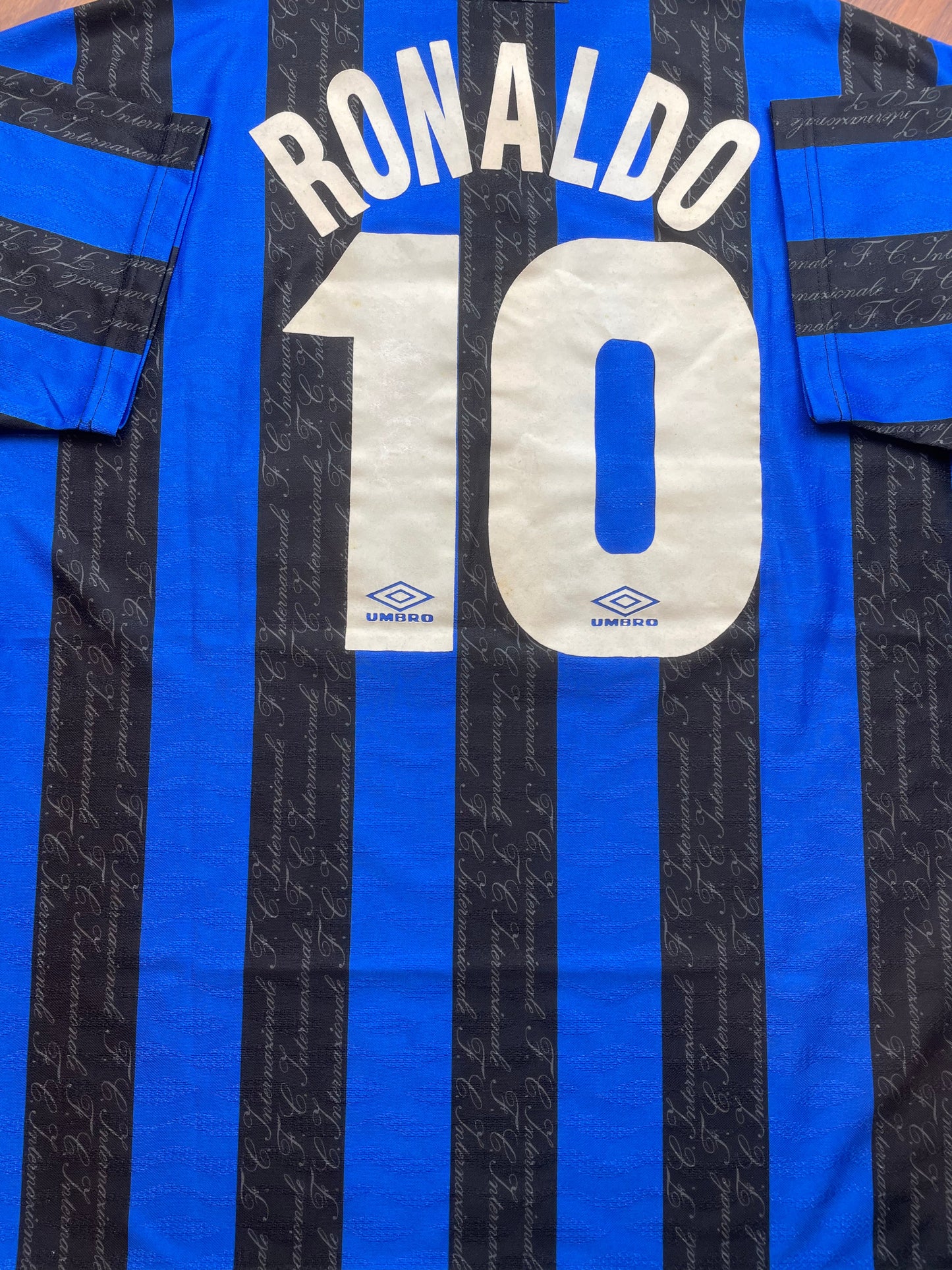 Store Shirt • Inter Milan • 1997 • Umbro • Home • Ronaldo • Size L